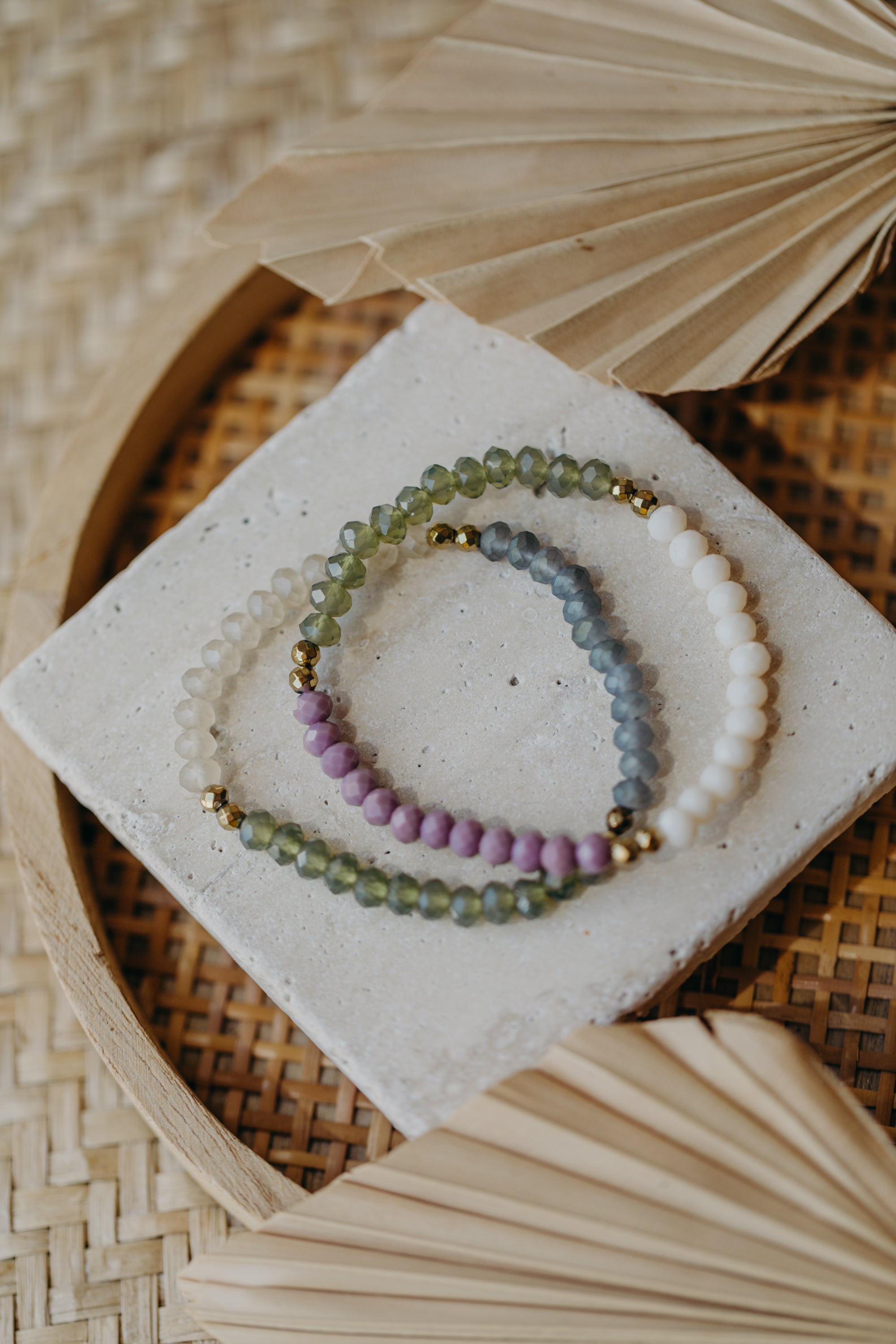 two-tone glass bead bracelet blue & cream
