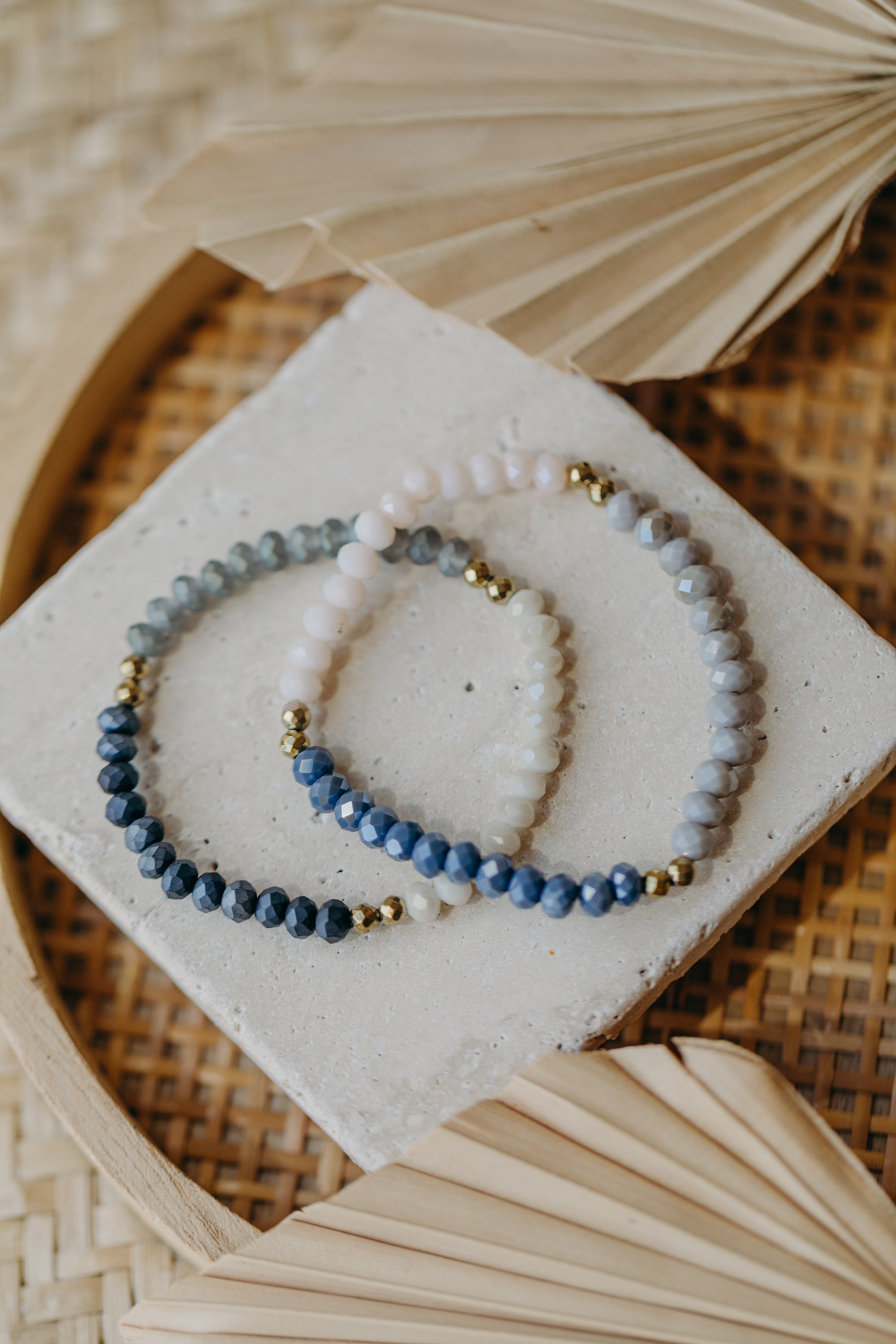 two-tone glass bead bracelet blue & cream