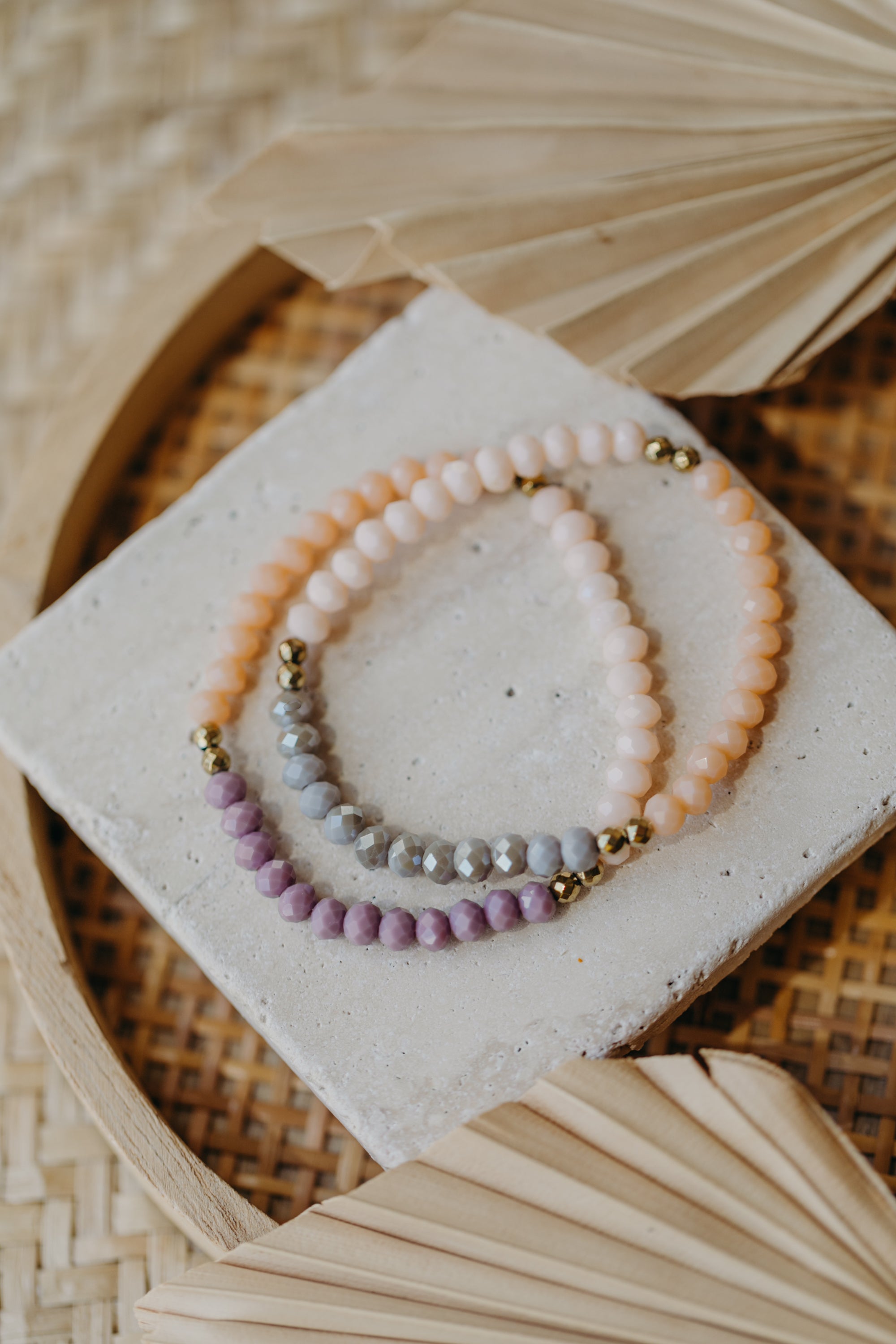 two-tone glass bead bracelet blue & cream
