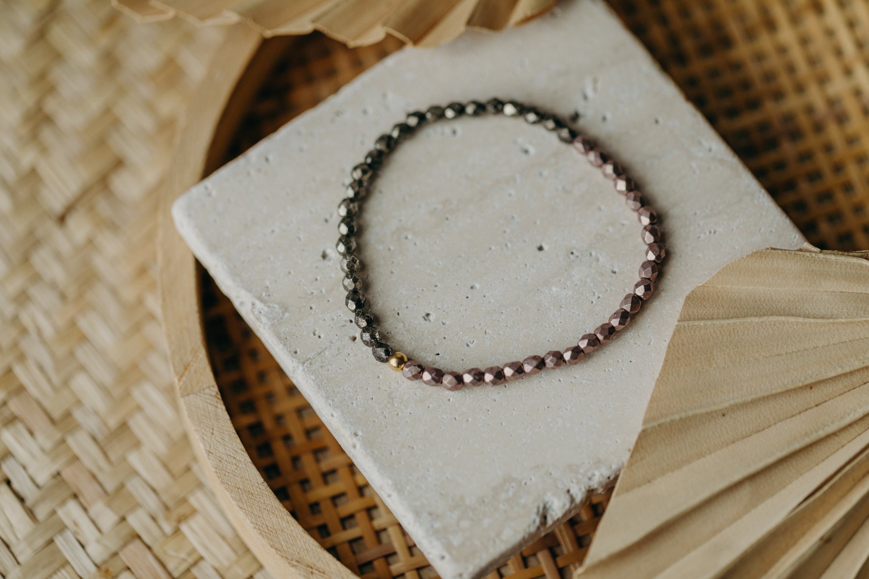 two-tone glass bead bracelet blue & cream