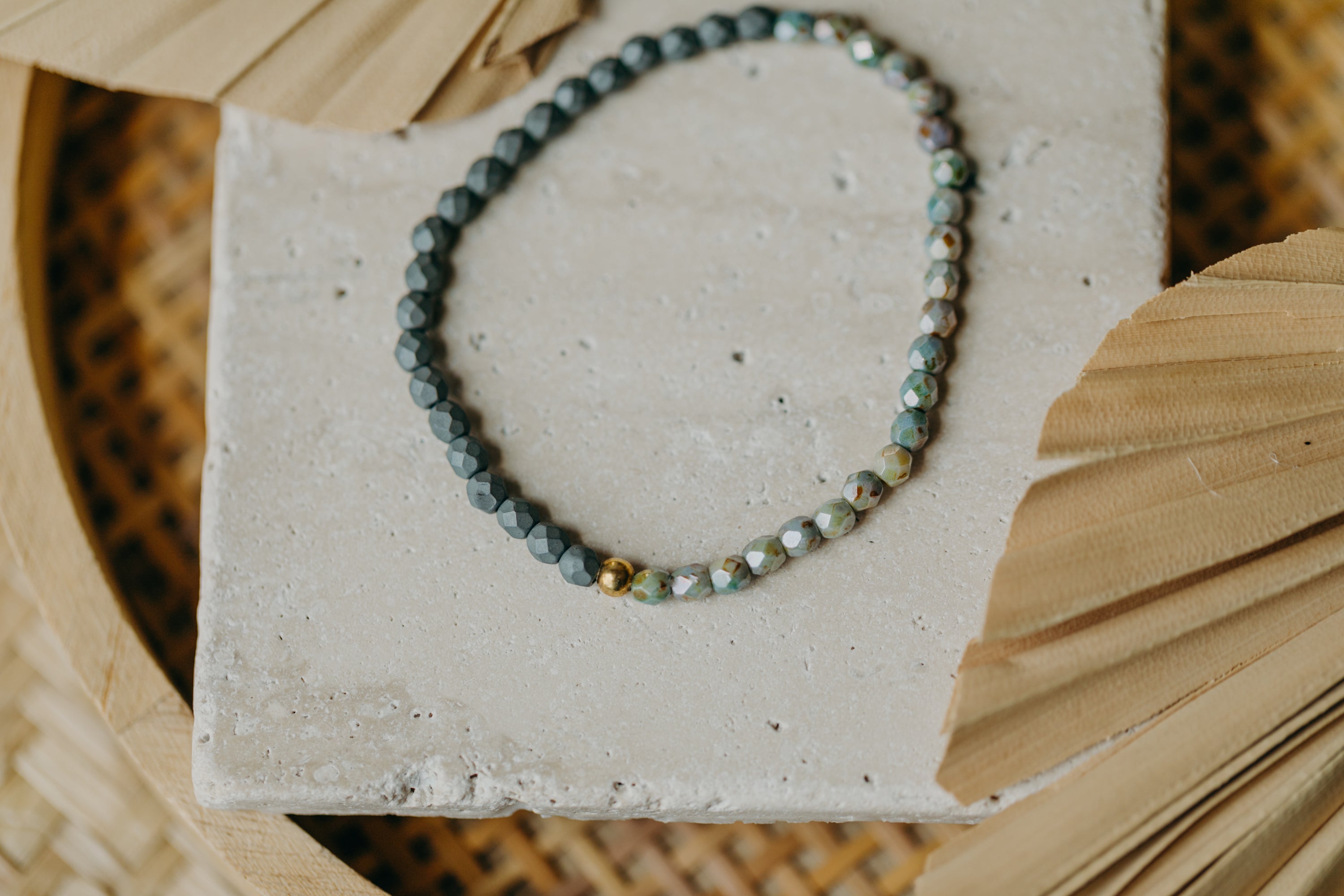 two-tone glass bead bracelet blue & cream
