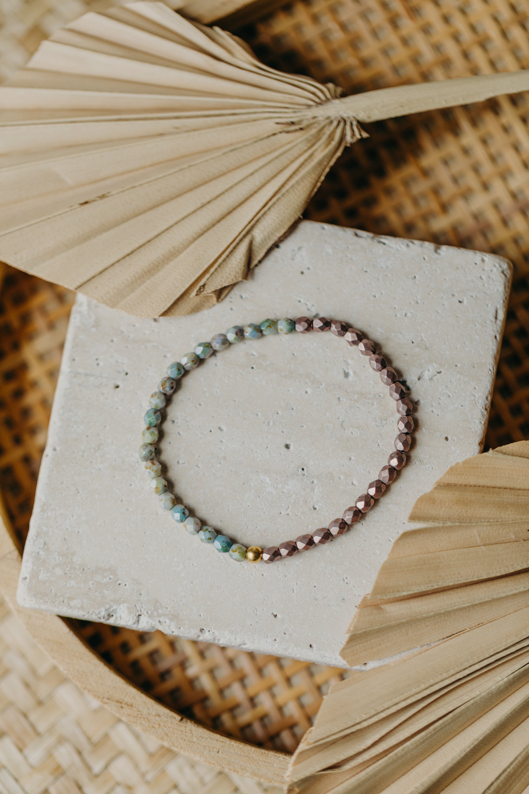 two-tone glass bead bracelet blue & cream