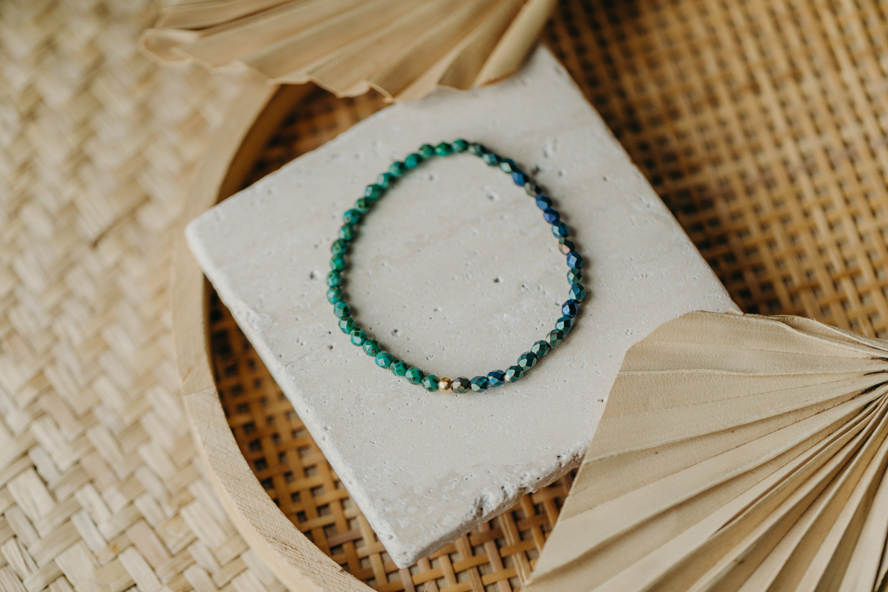 two-tone glass bead bracelet blue & cream