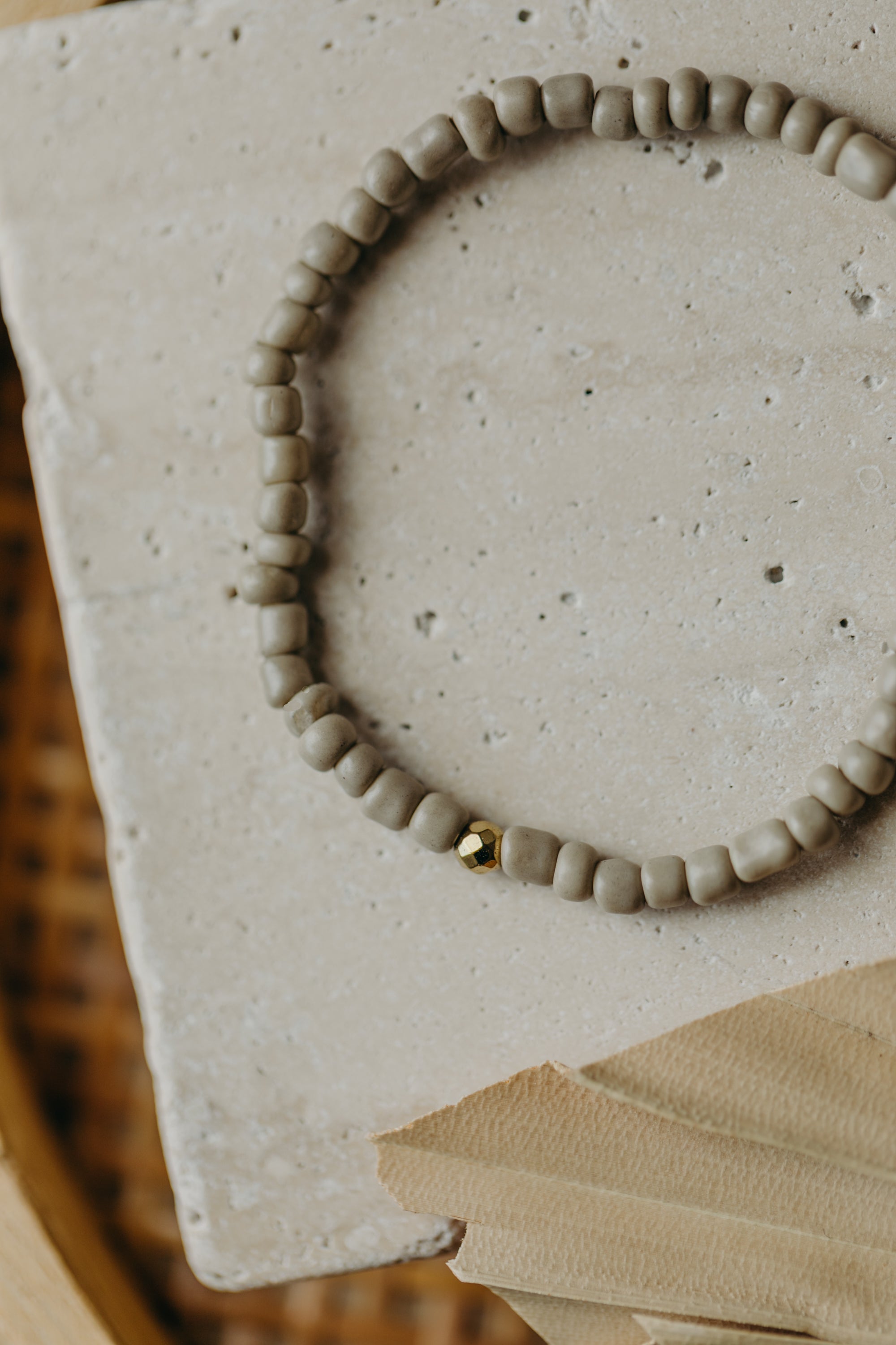 two-tone glass bead bracelet blue & cream