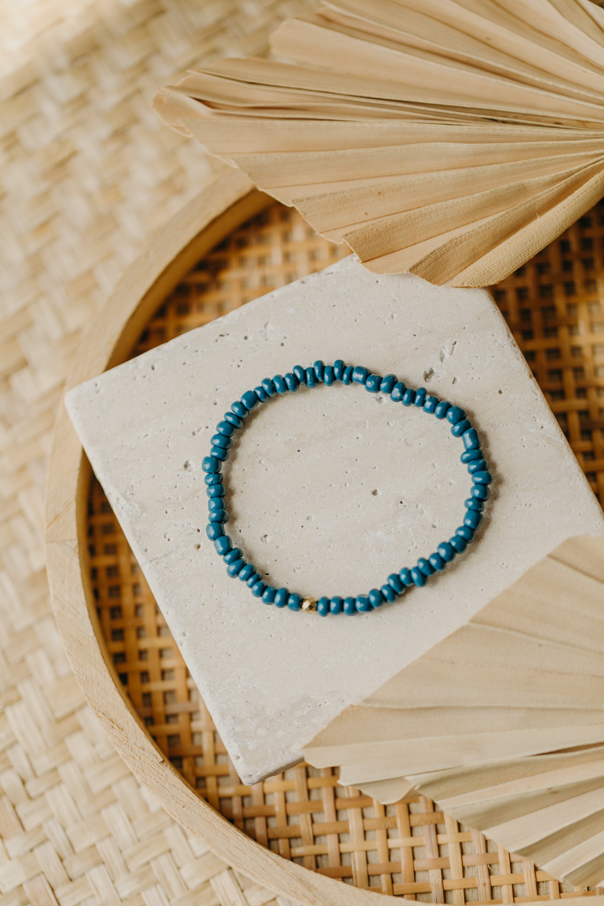 two-tone glass bead bracelet blue & cream
