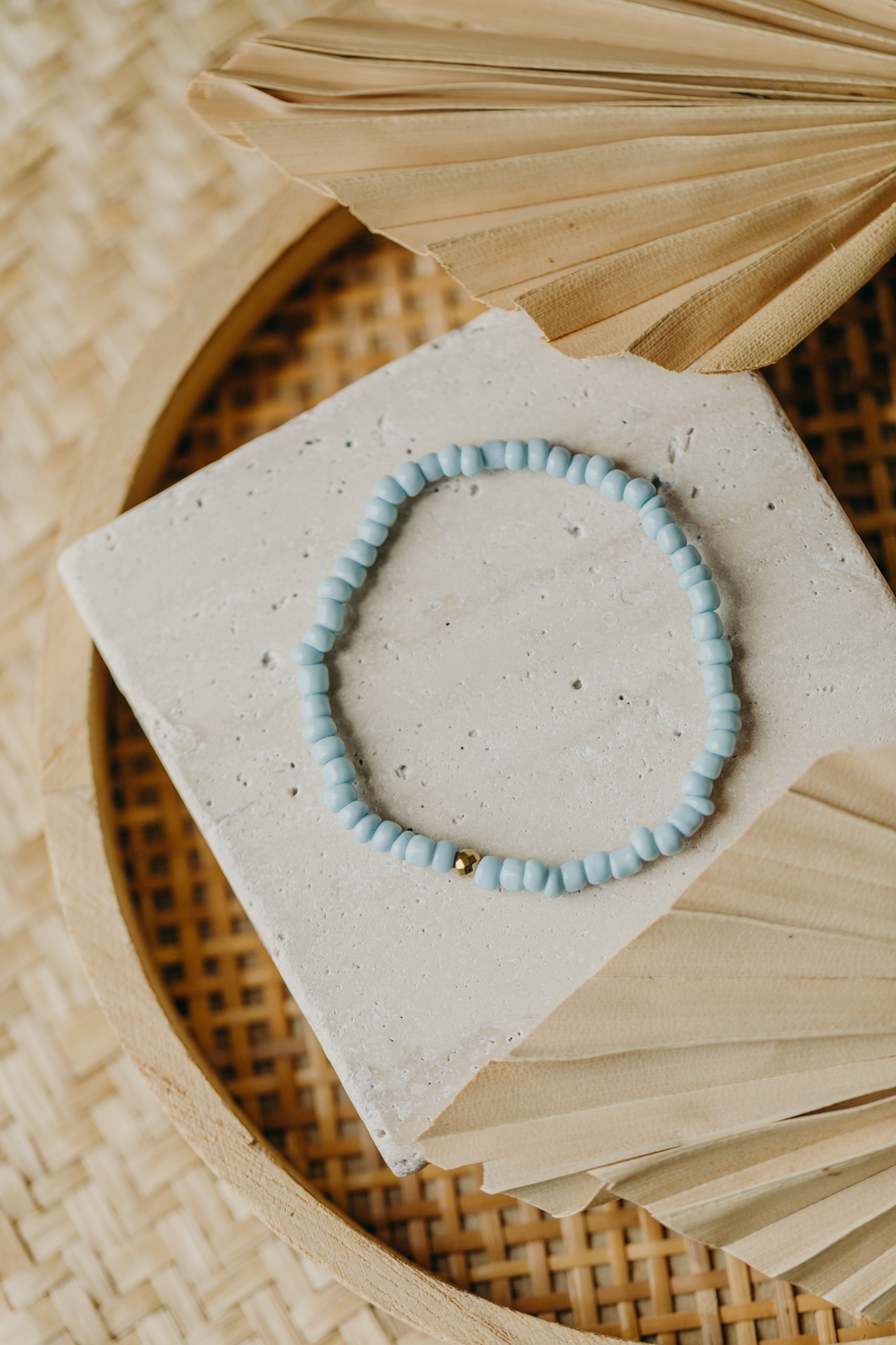 two-tone glass bead bracelet blue & cream