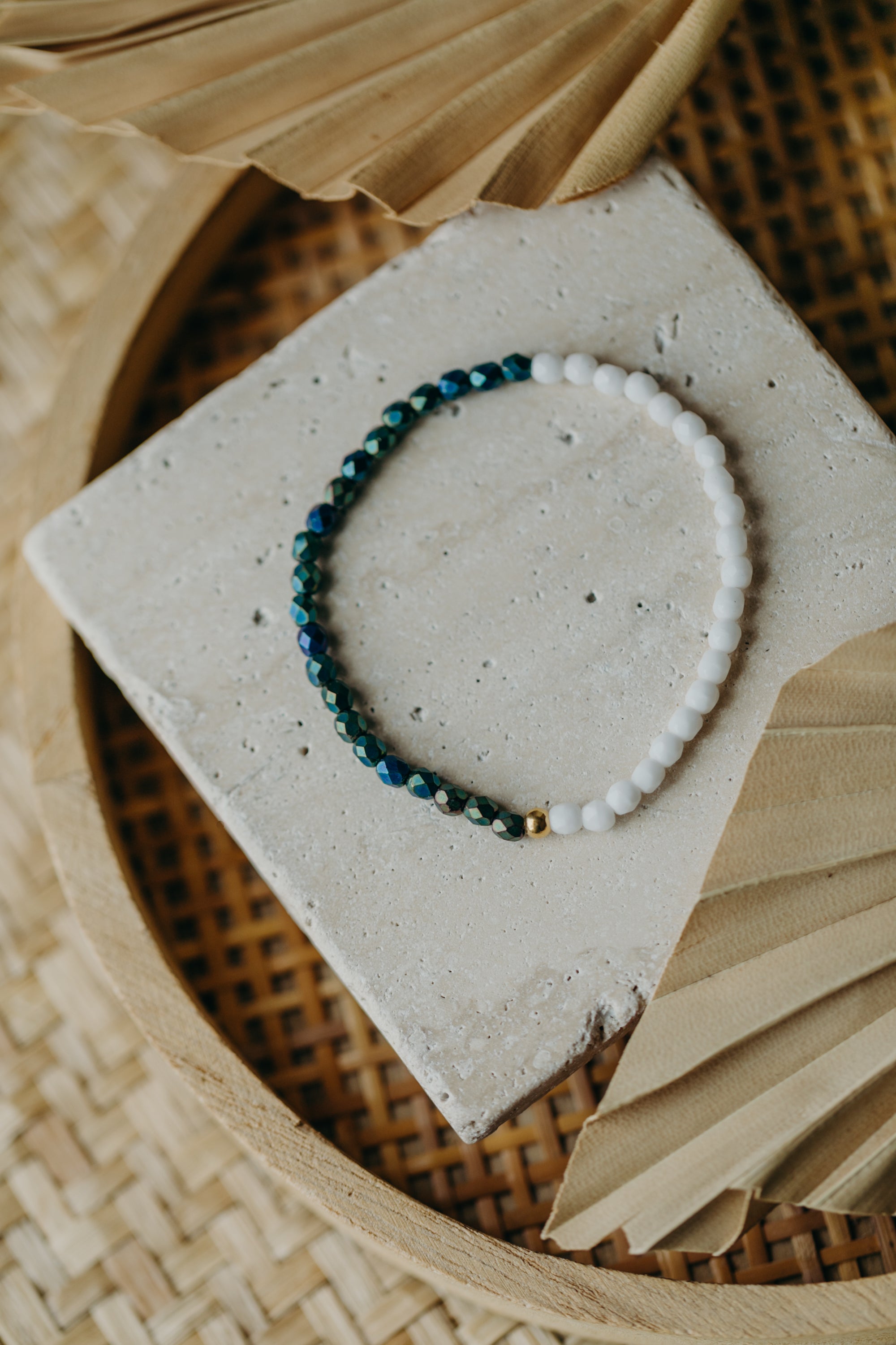 two-tone glass bead bracelet blue & cream