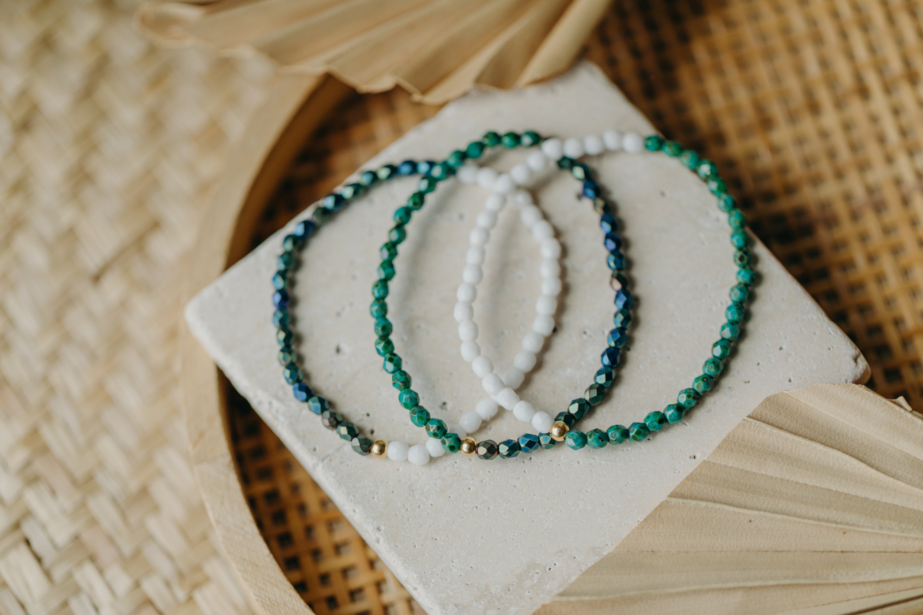 two-tone glass bead bracelet blue & cream