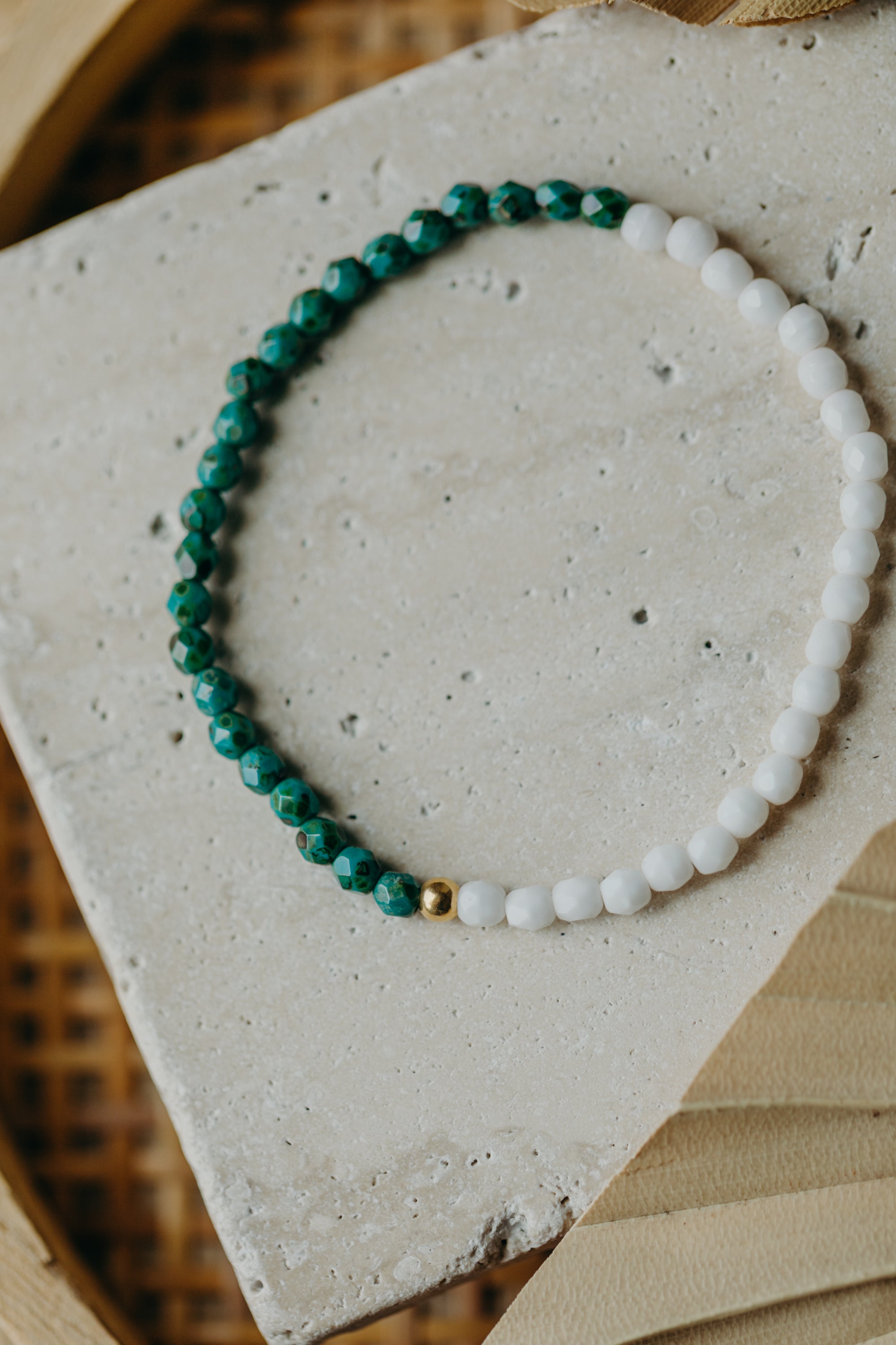 two-tone glass bead bracelet blue & cream