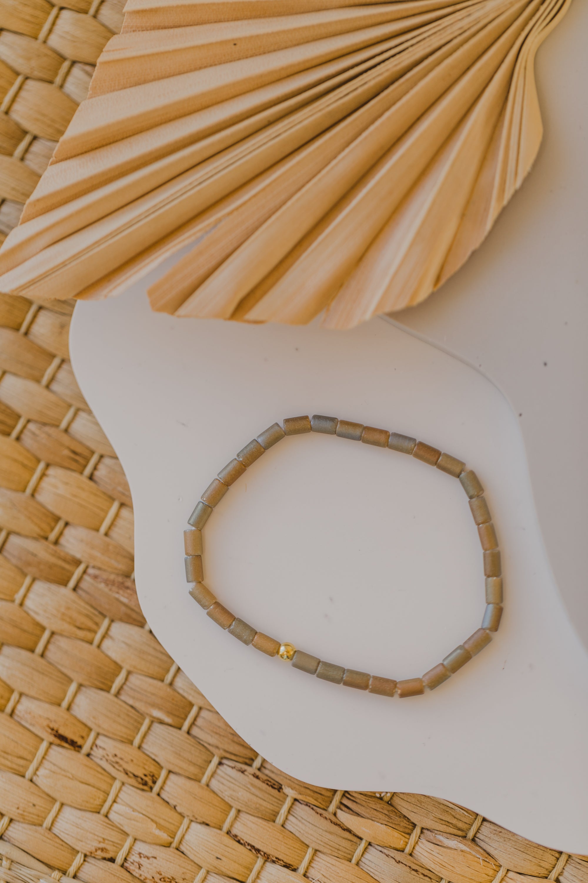 Pearl bracelet in shades of brown