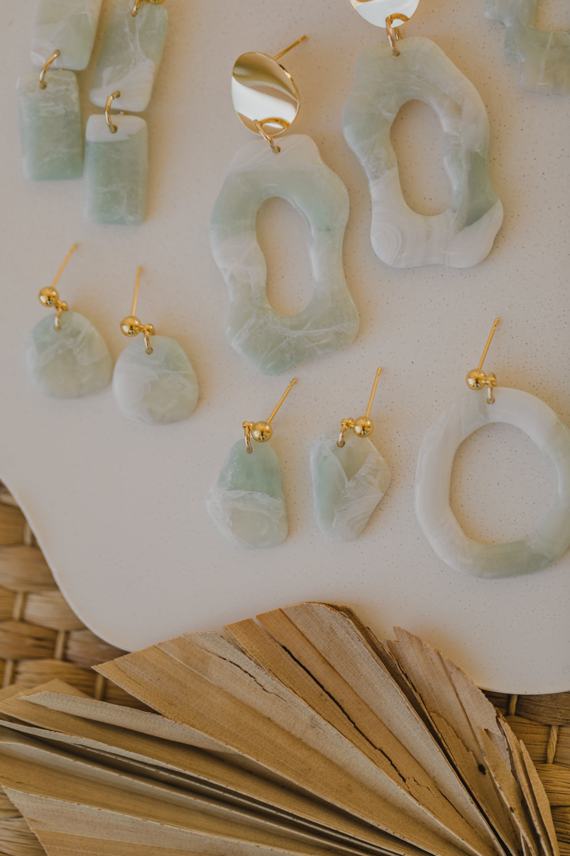 organische Polymer Ton Ohrringe in hellem türkis