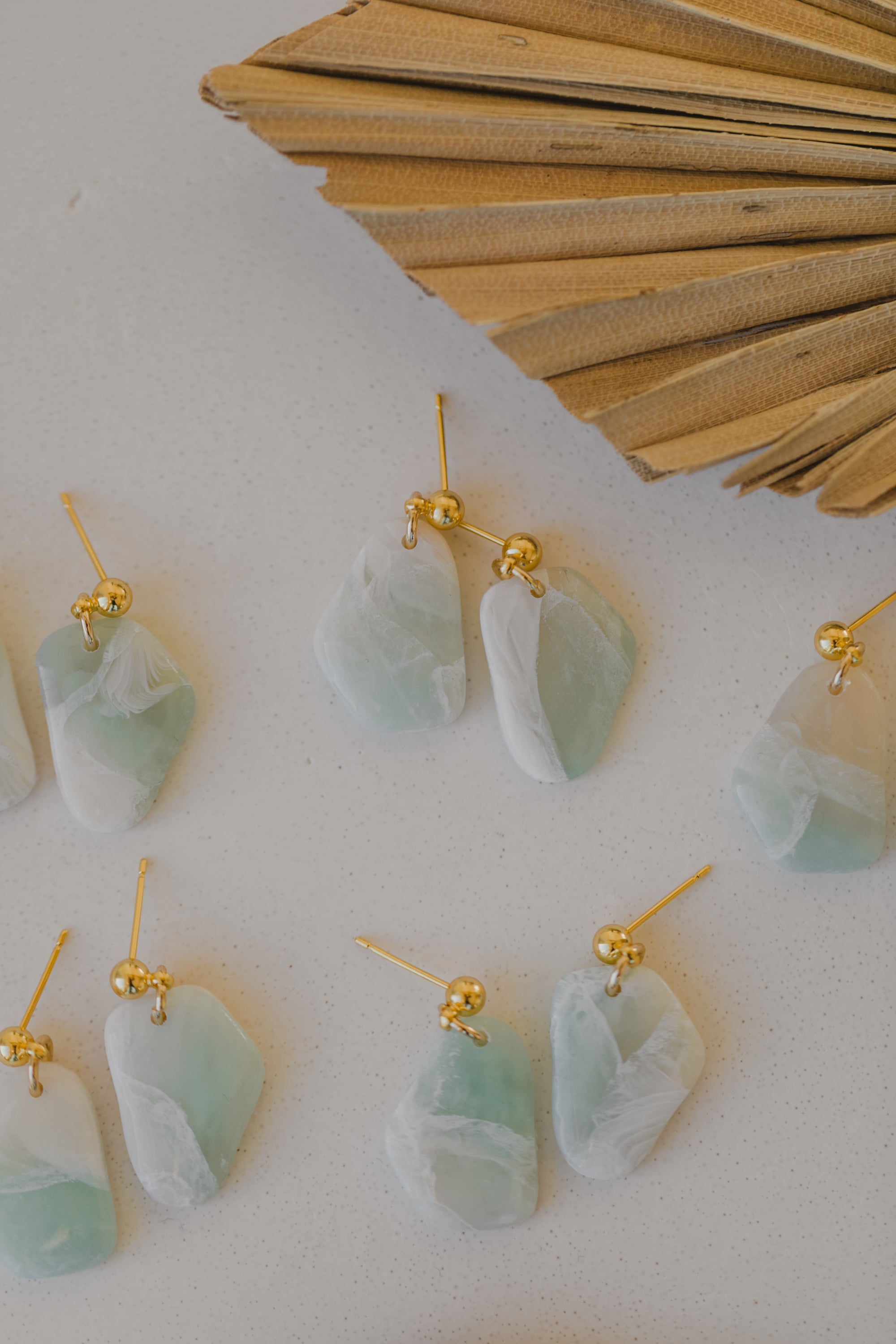 organische Polymer Ton Ohrringe in hellem türkis