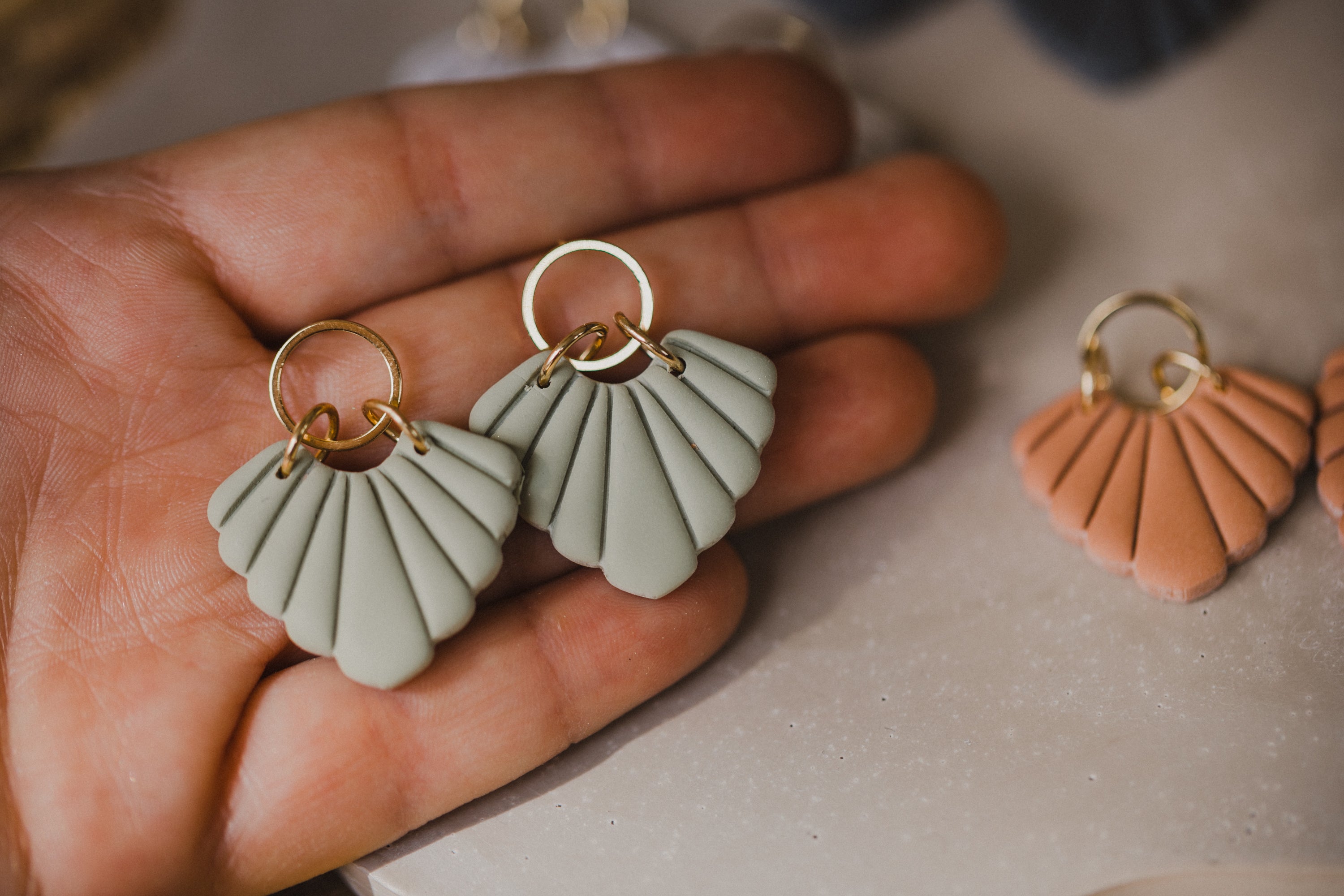 LUNI - Blatt Ohrringe aus Polymer Ton