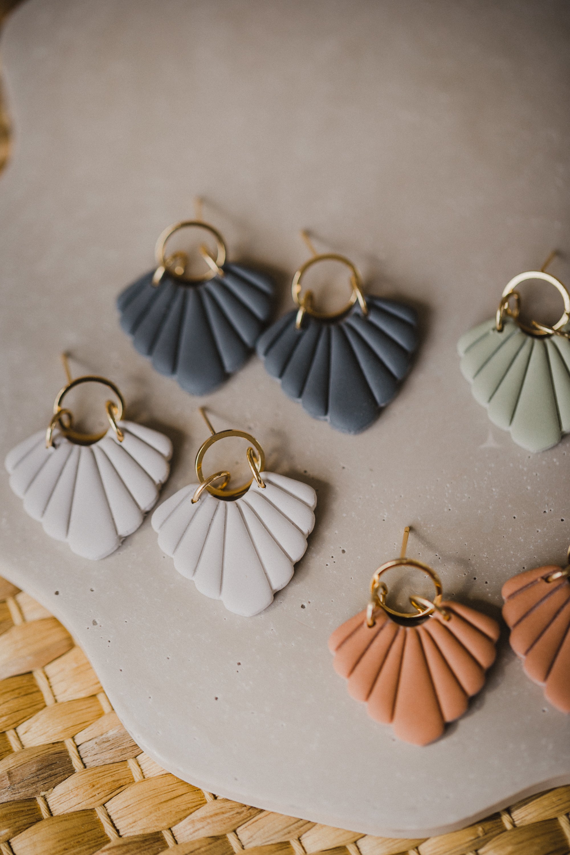 LUNI - Blatt Ohrringe aus Polymer Ton