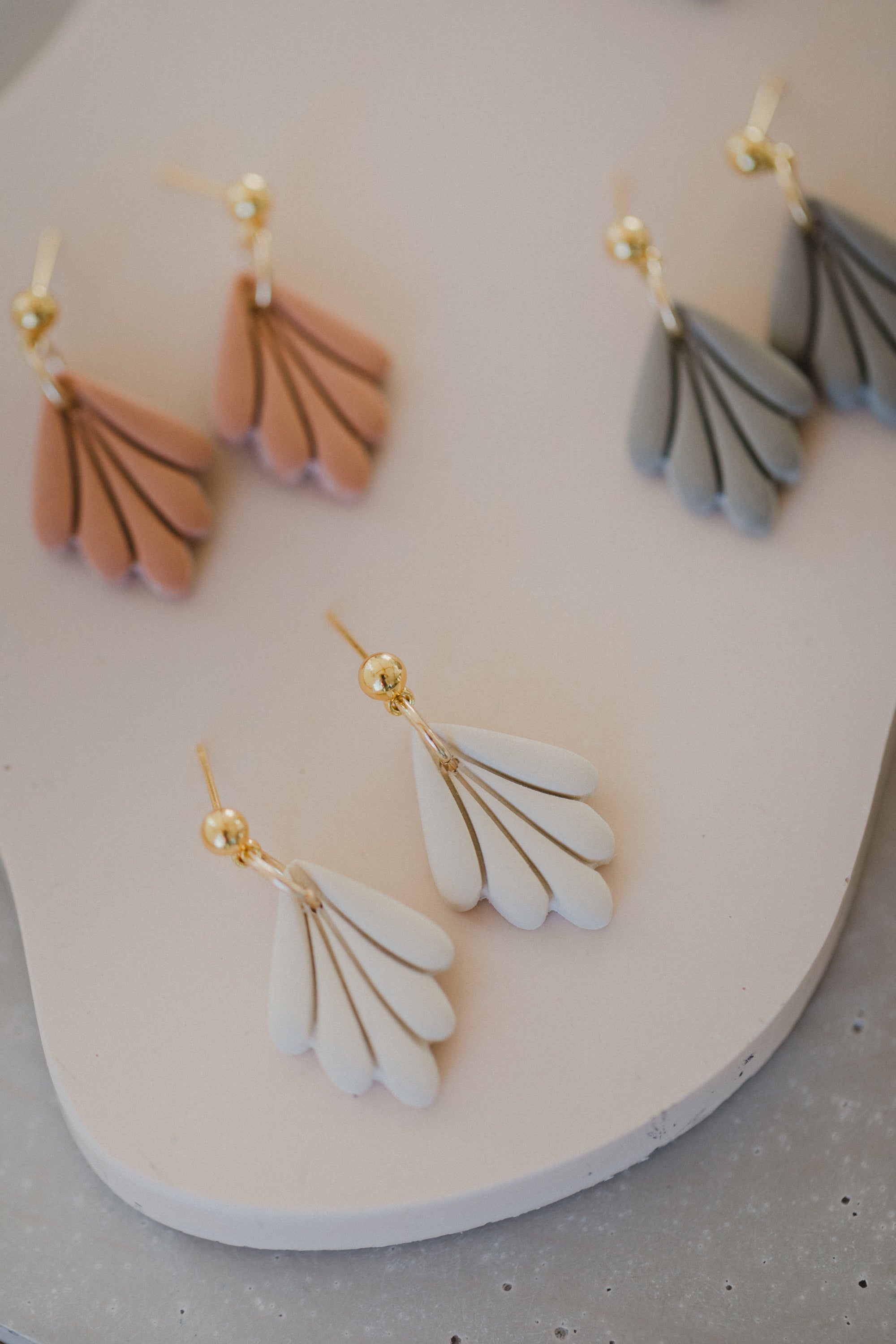 MARJA - small drop earrings gold