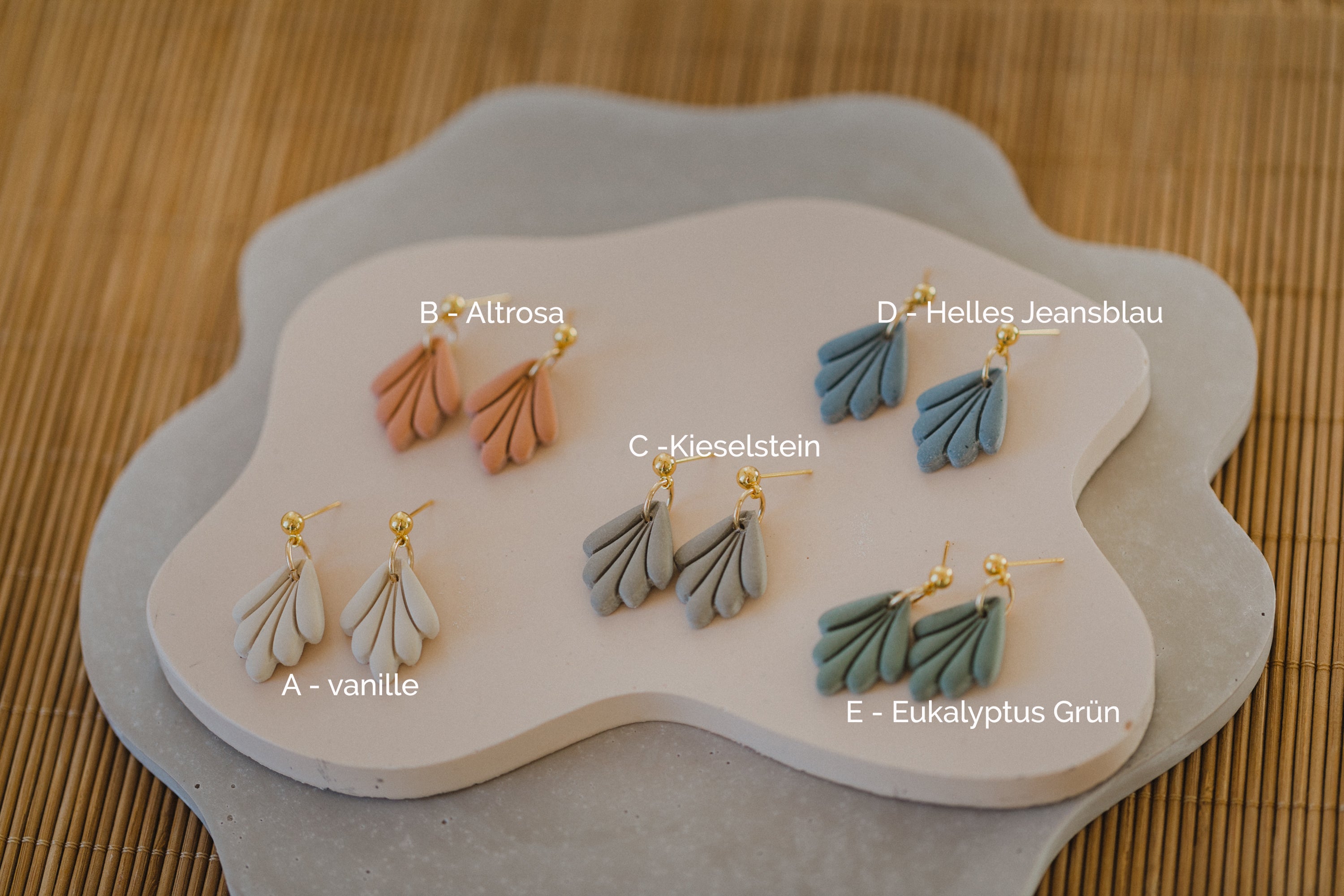 MARJA - small drop earrings gold