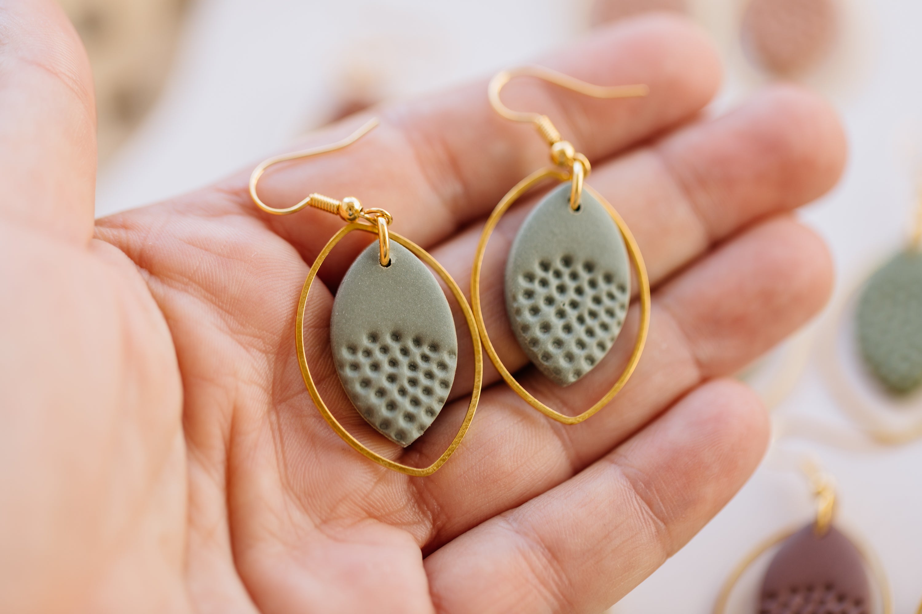 MARJA - small drop earrings gold