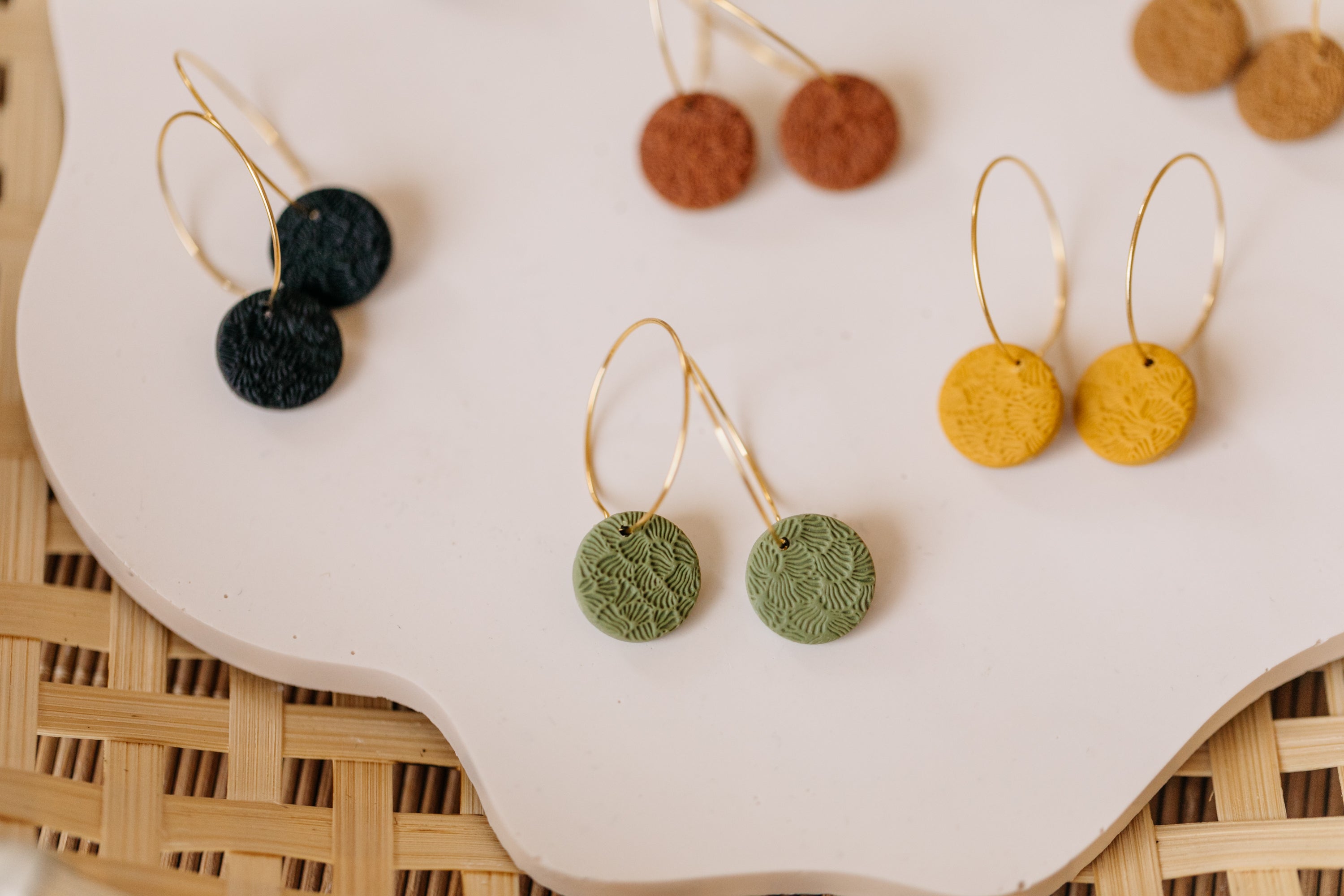 LAUREL - round earrings made of polymer clay