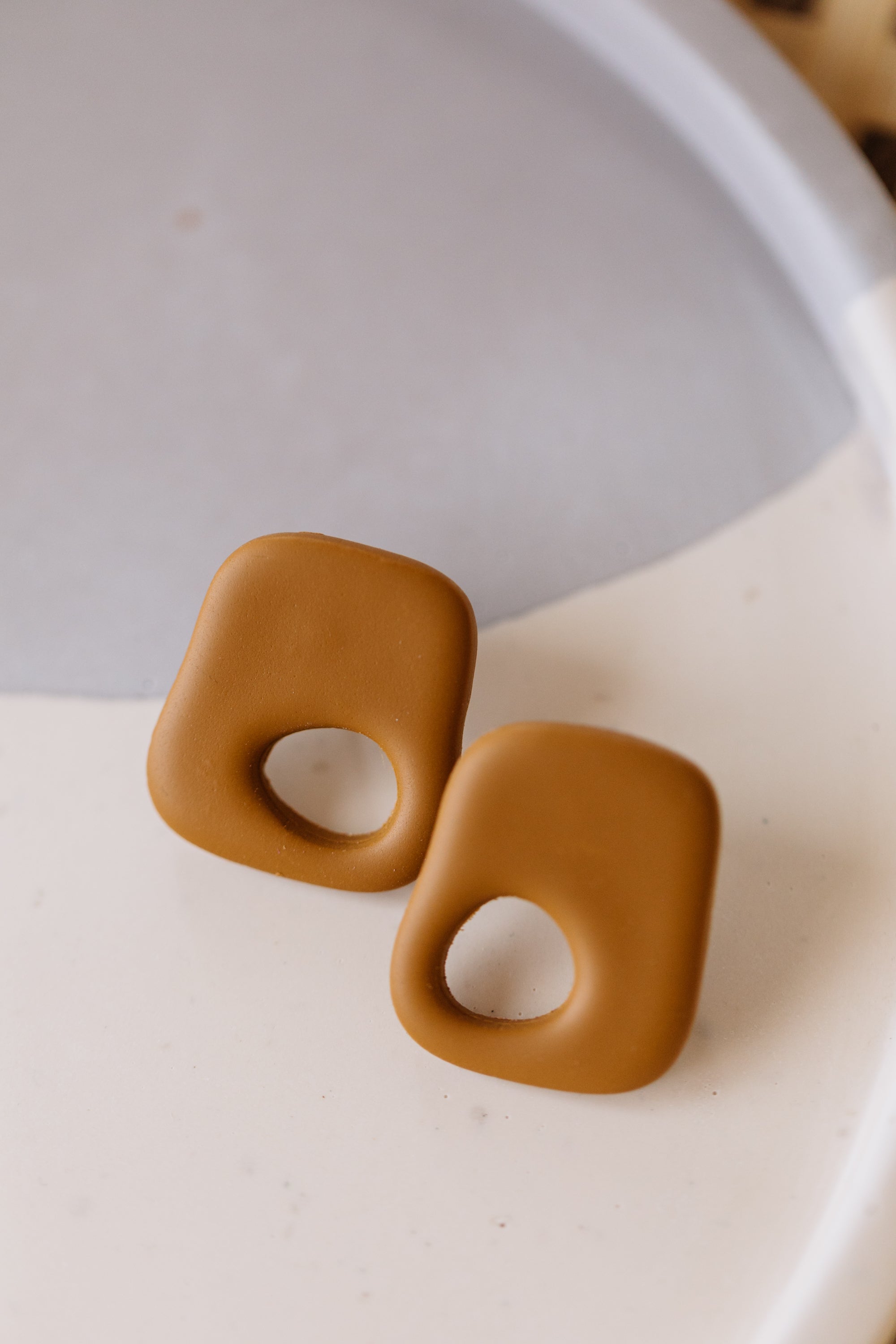 TONY - organische große Ohrstecker aus Polymer Ton