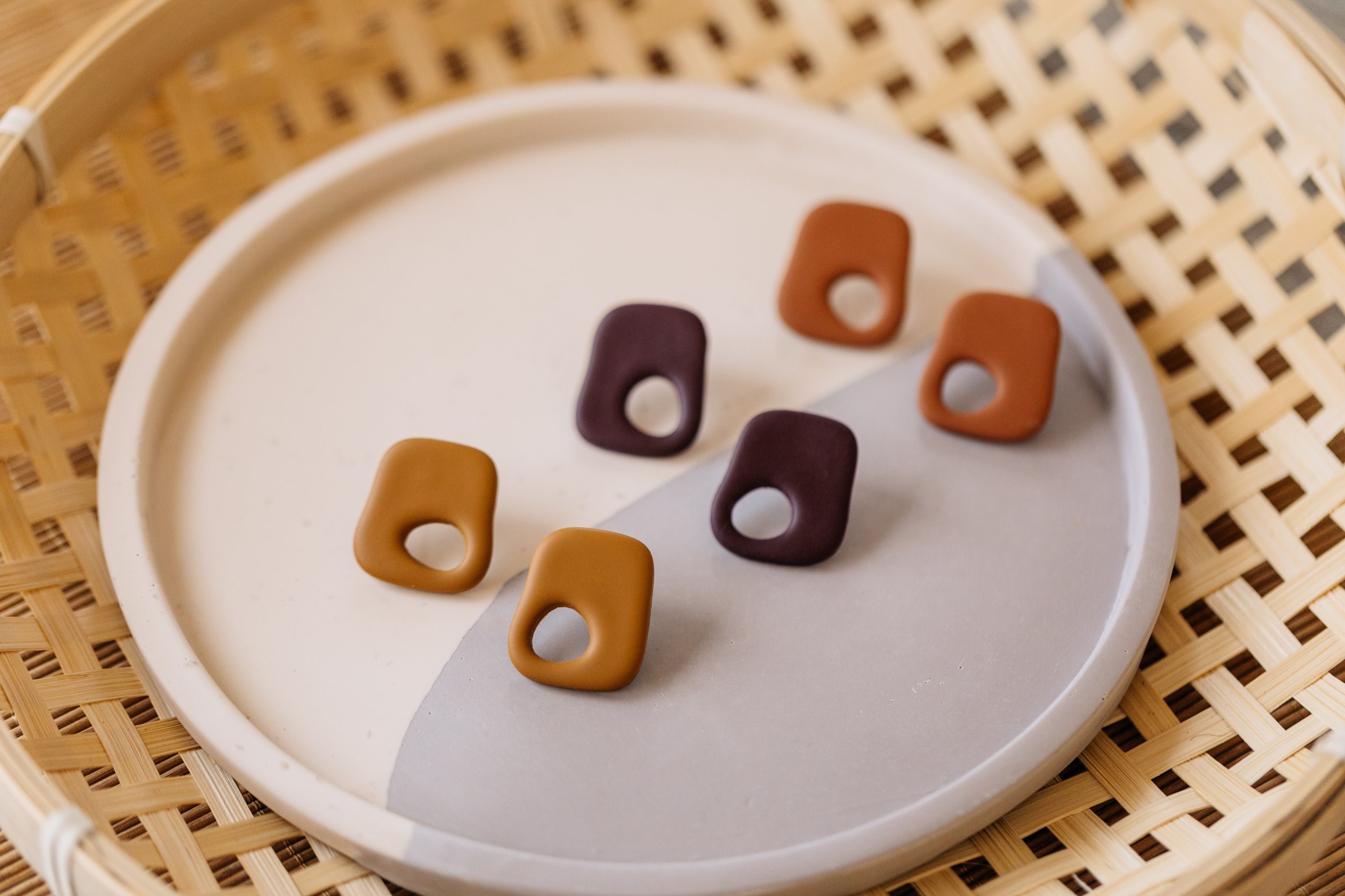 TONY - organische große Ohrstecker aus Polymer Ton