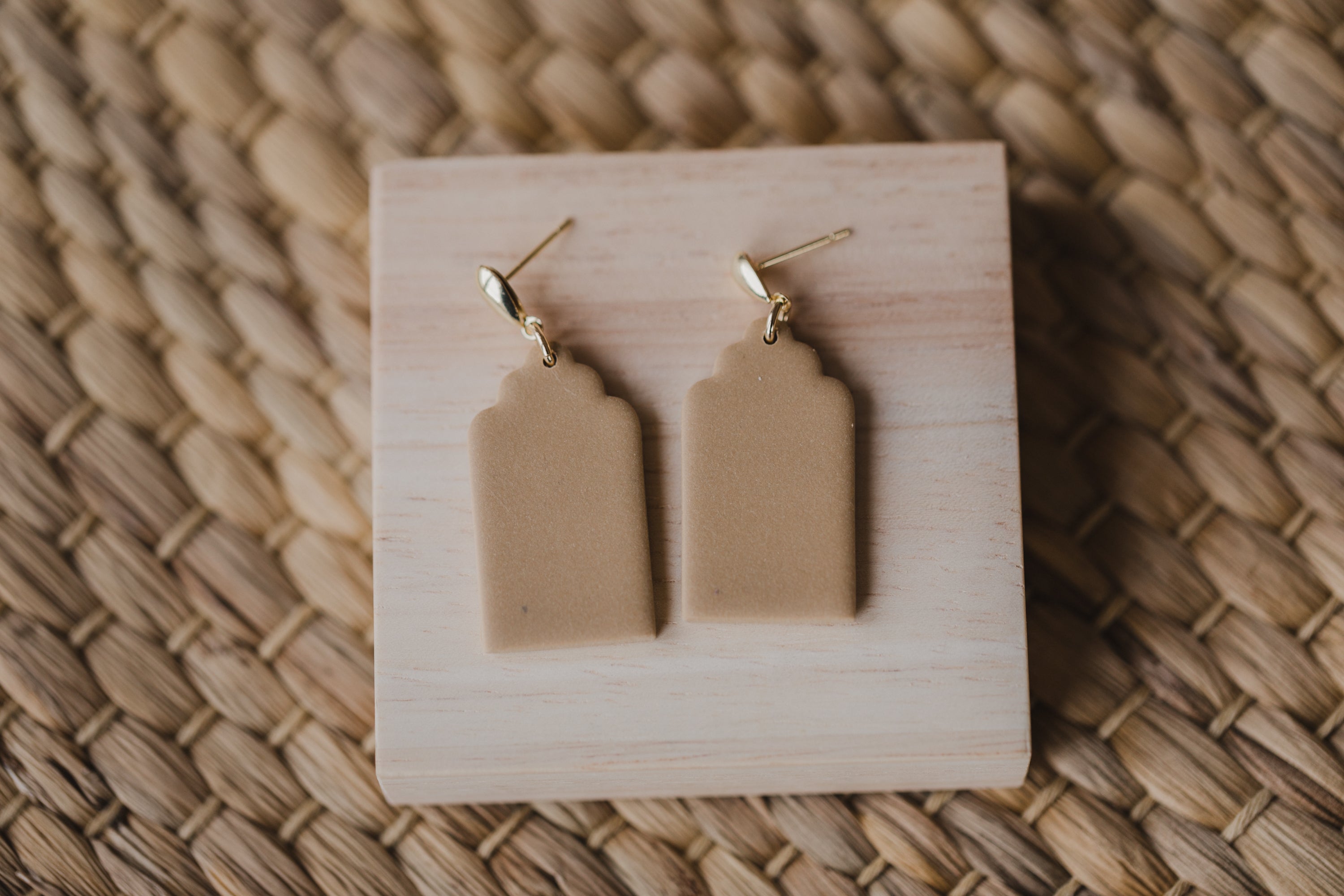 golden earrings with acrylic in white, petrol and brown