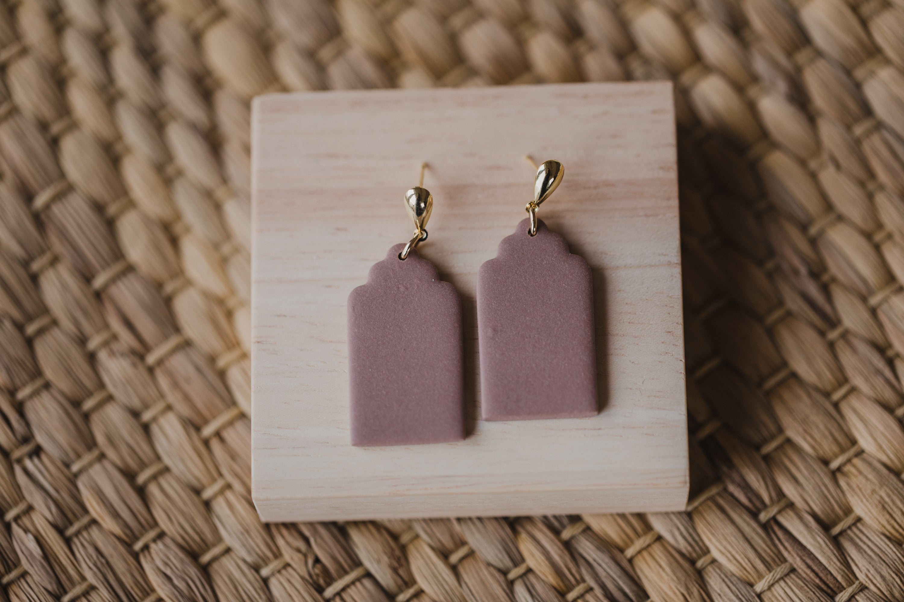 golden earrings with acrylic in white, petrol and brown