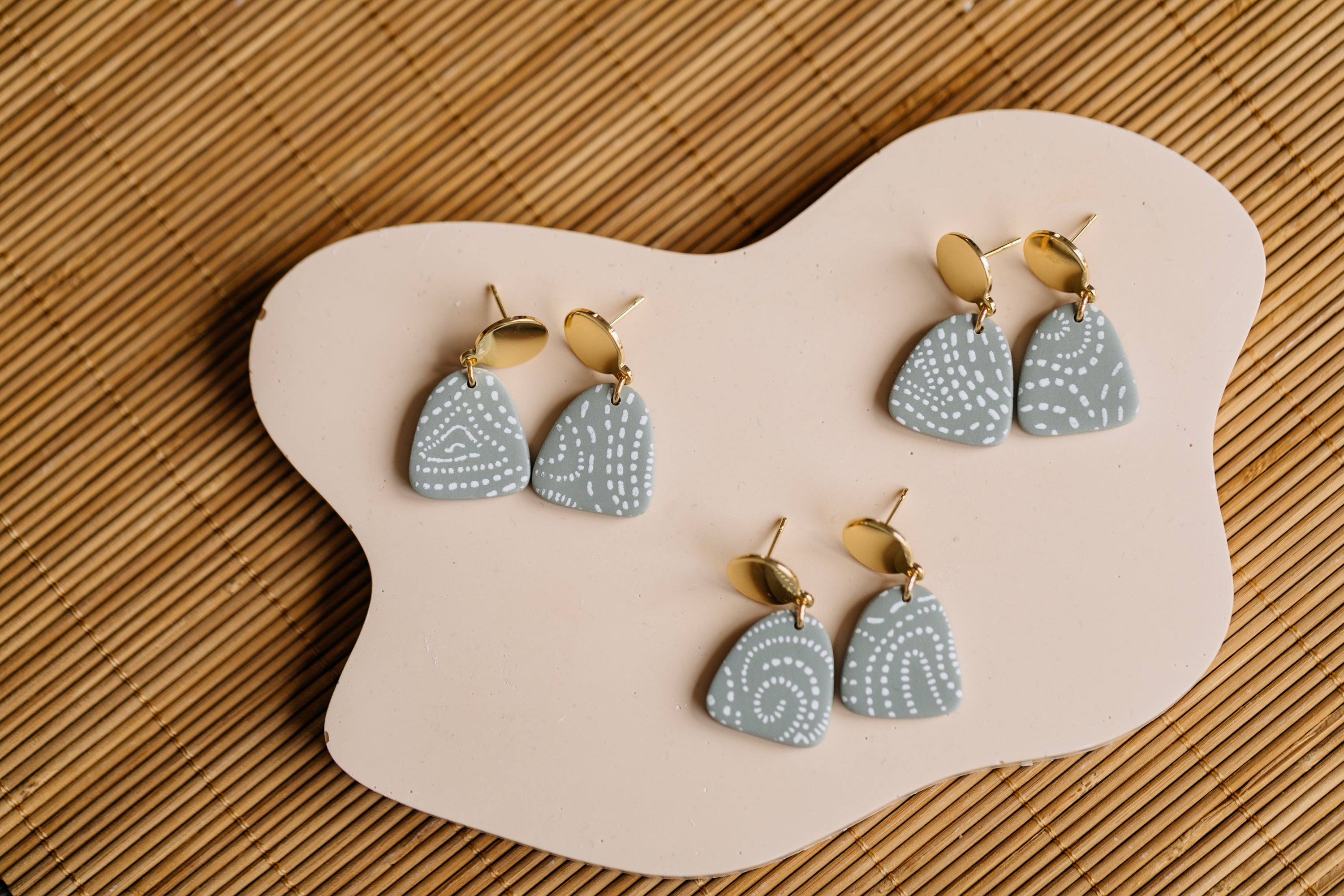 MARJA - small drop earrings gold