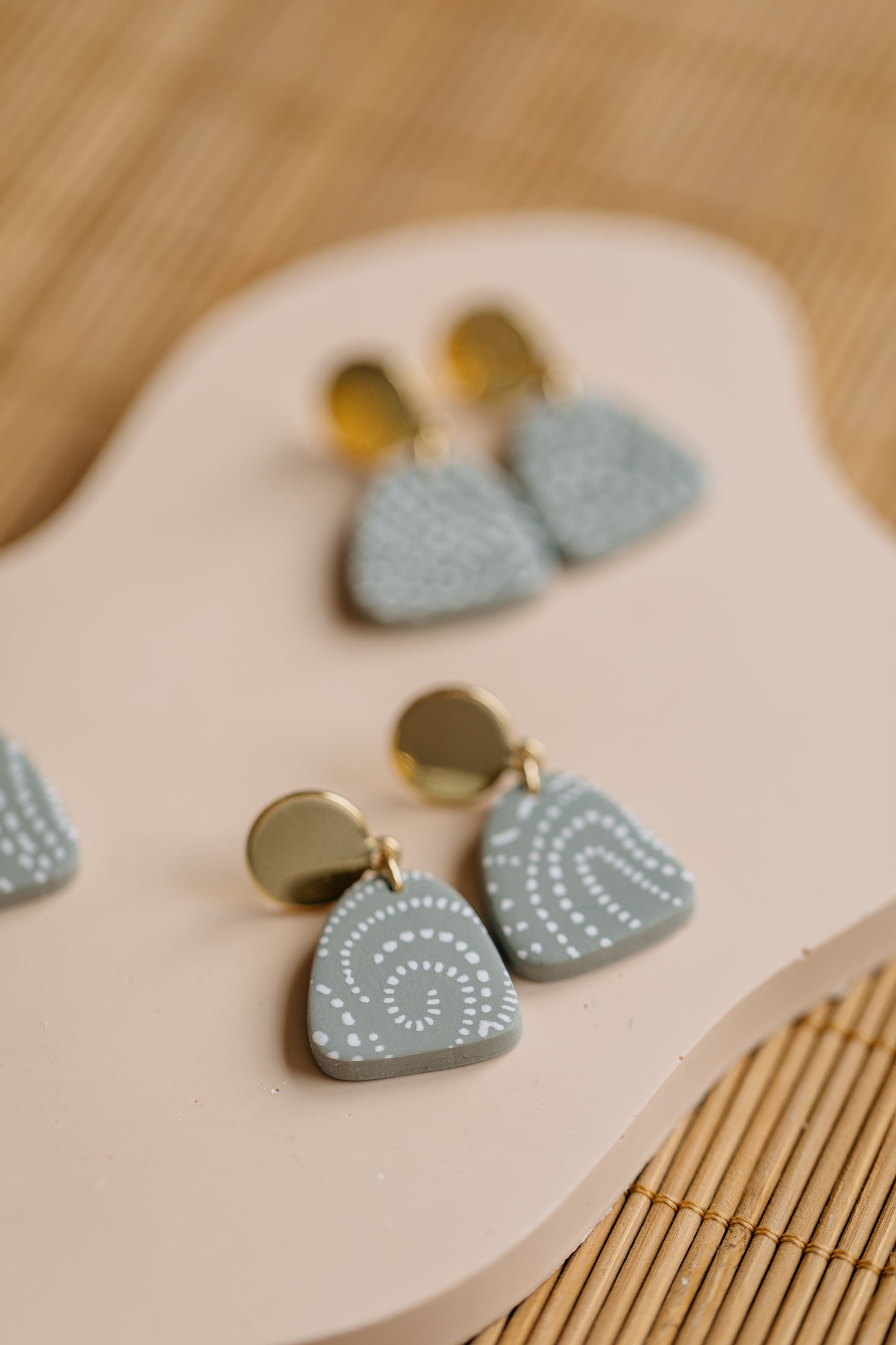 MARJA - small drop earrings gold