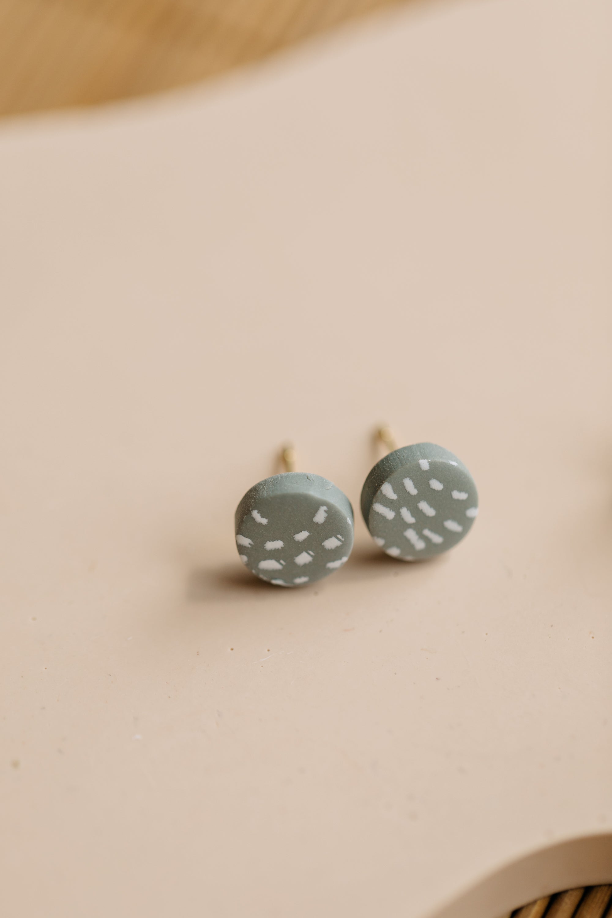 mint weiß gemusterte Polymer Ton Ohrstecker