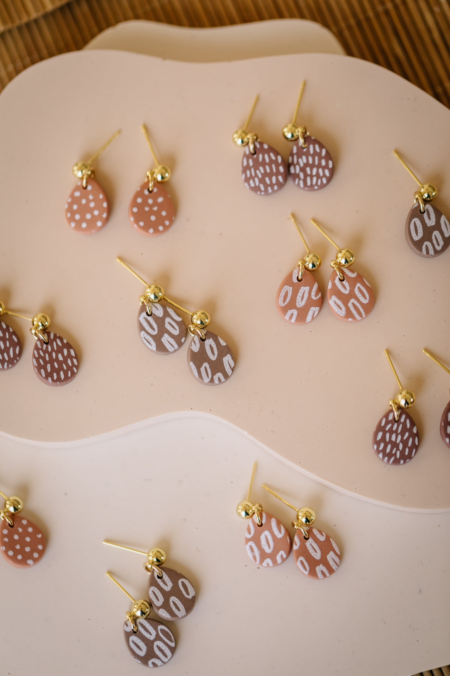 BERRY Kollektion - NOMI Tropfen Ohrringe aus  Polymer Ton weißem Muster