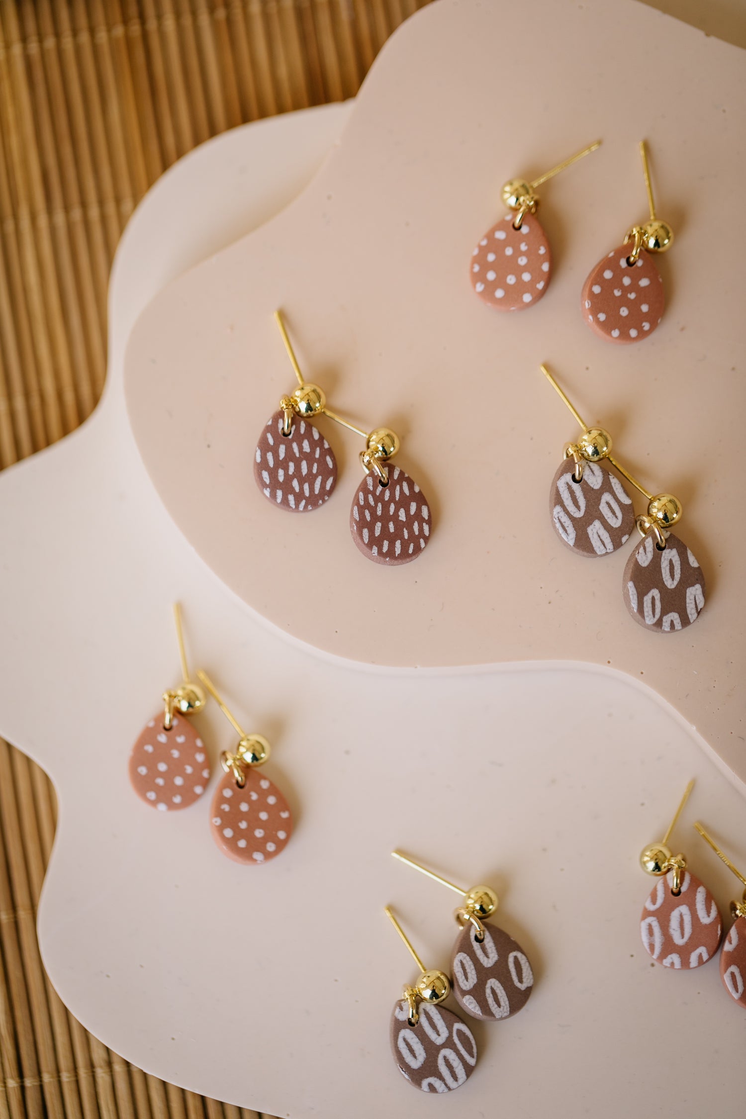 BERRY Kollektion - NOMI Tropfen Ohrringe aus  Polymer Ton weißem Muster