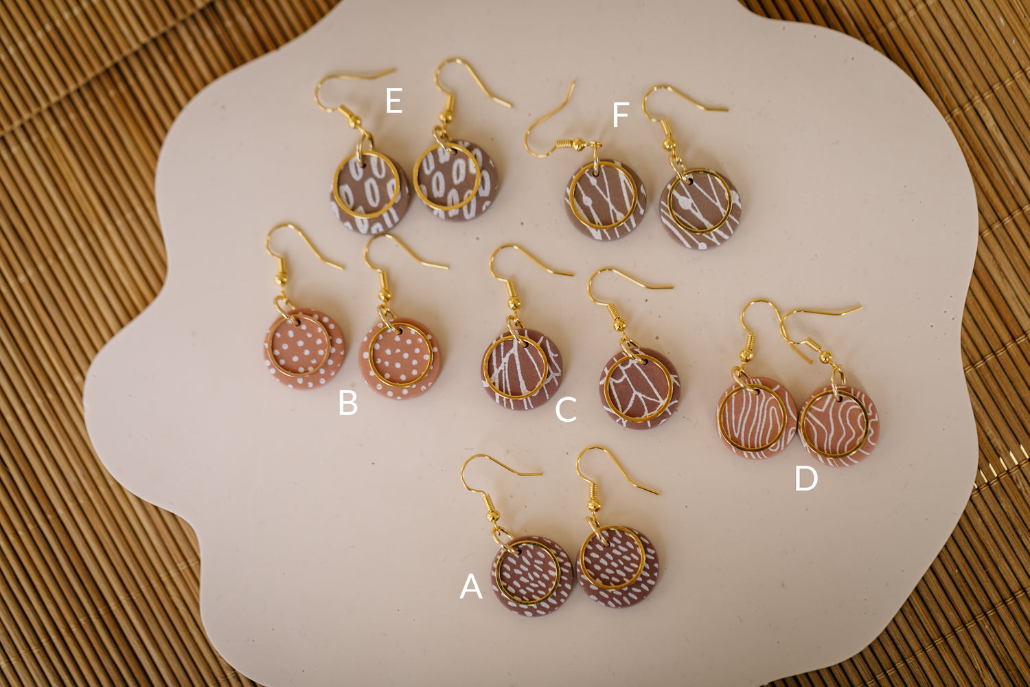 BERRY Kollektion - runde Polymer Ton Ohrringe mit weißem Muster