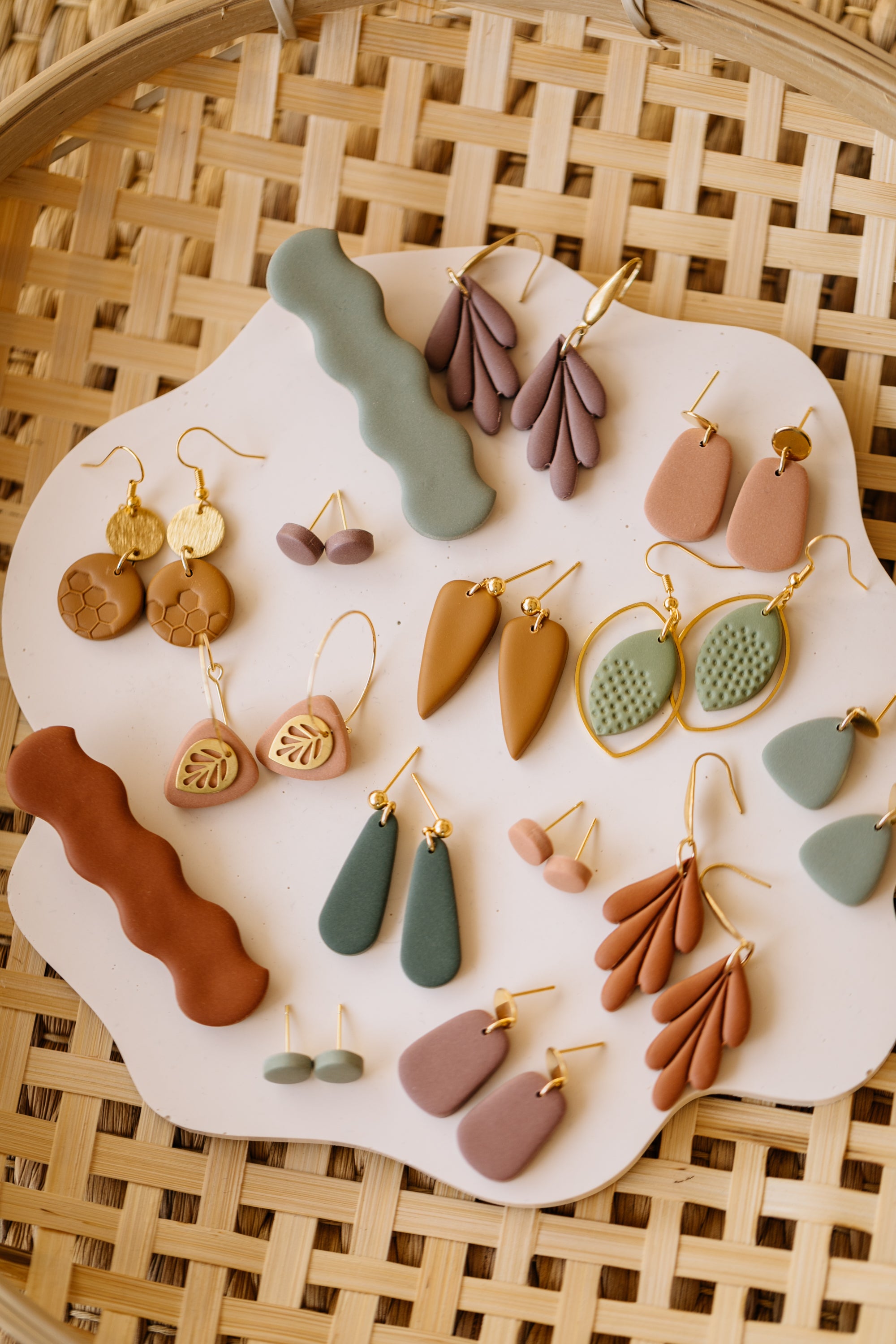 MARJA - small drop earrings gold