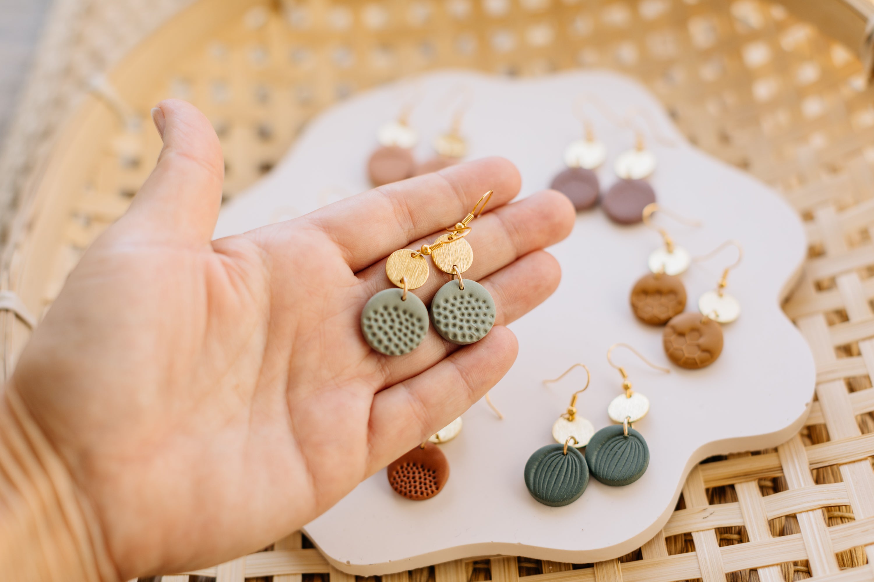 MARJA - small drop earrings gold