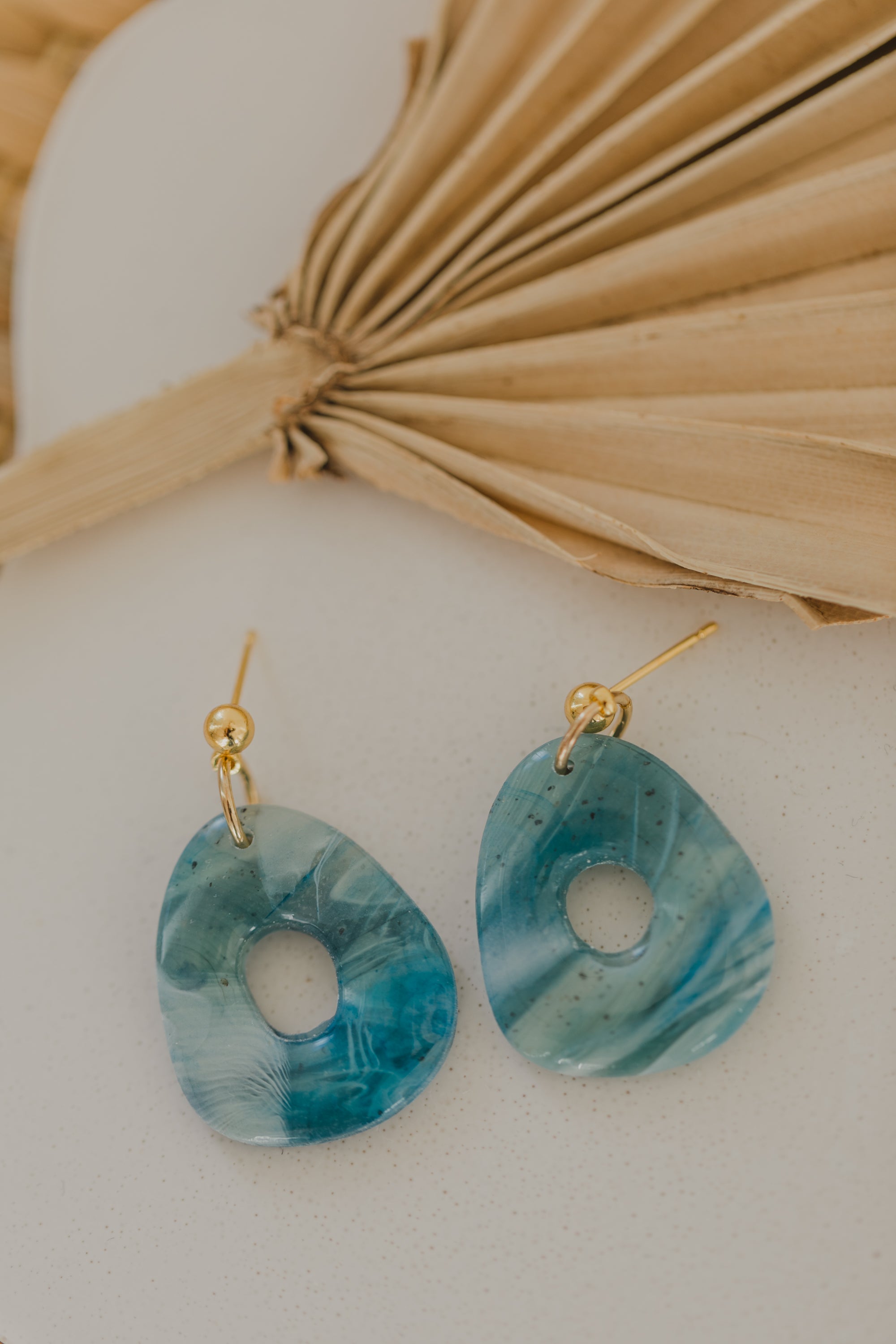 WILLA - blaue ovale gemusterte Ohrringe aus Polymer Ton