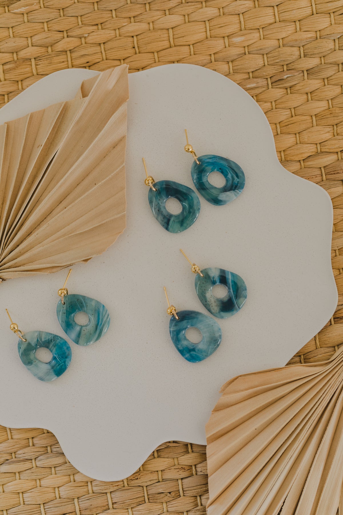 WILLA - blaue ovale gemusterte Ohrringe aus Polymer Ton