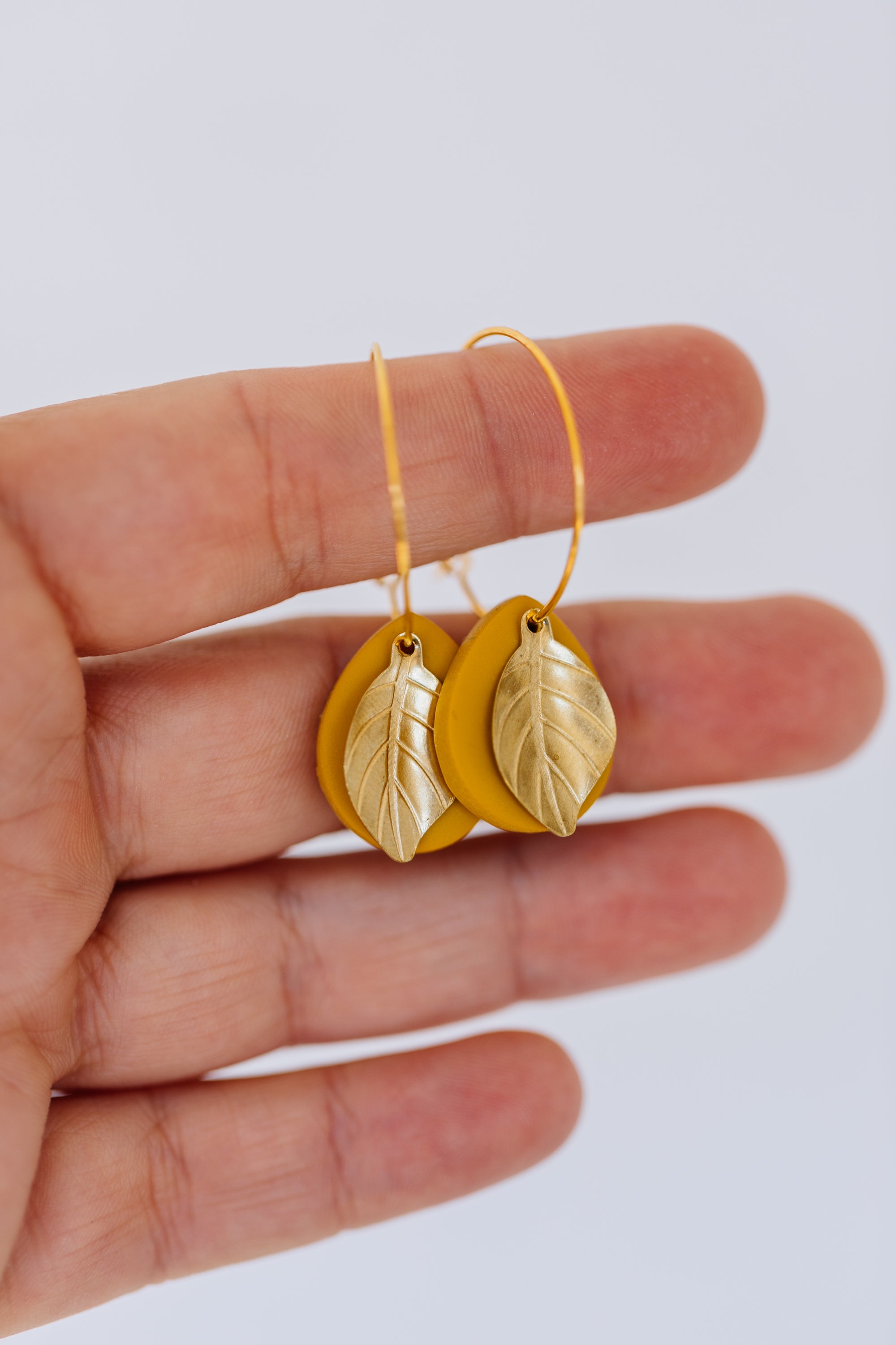 filigree creole made of titanium with various gemstones (aventurine)