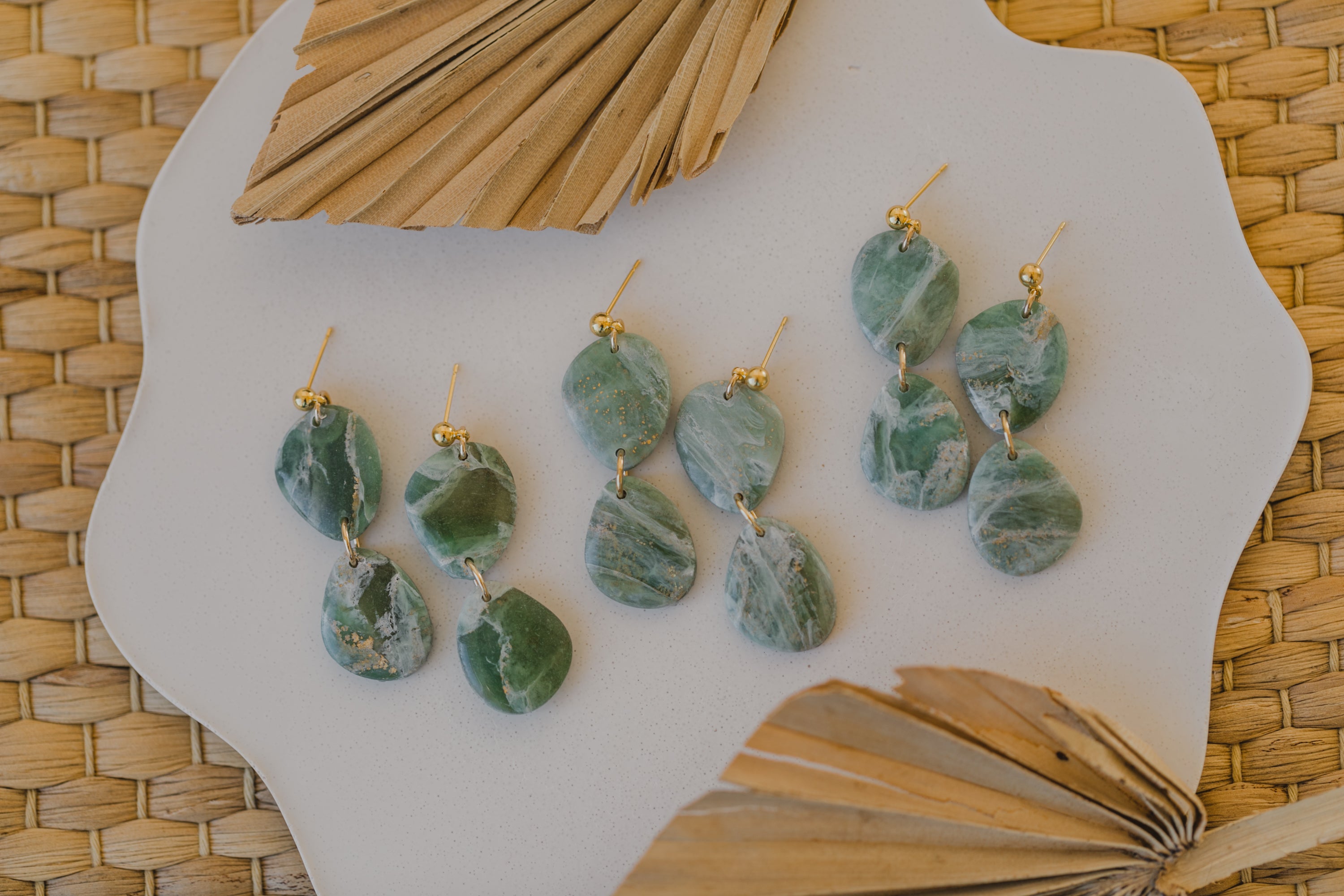 grüne ovale Polymer Ton Ohrringe mit Blattgold