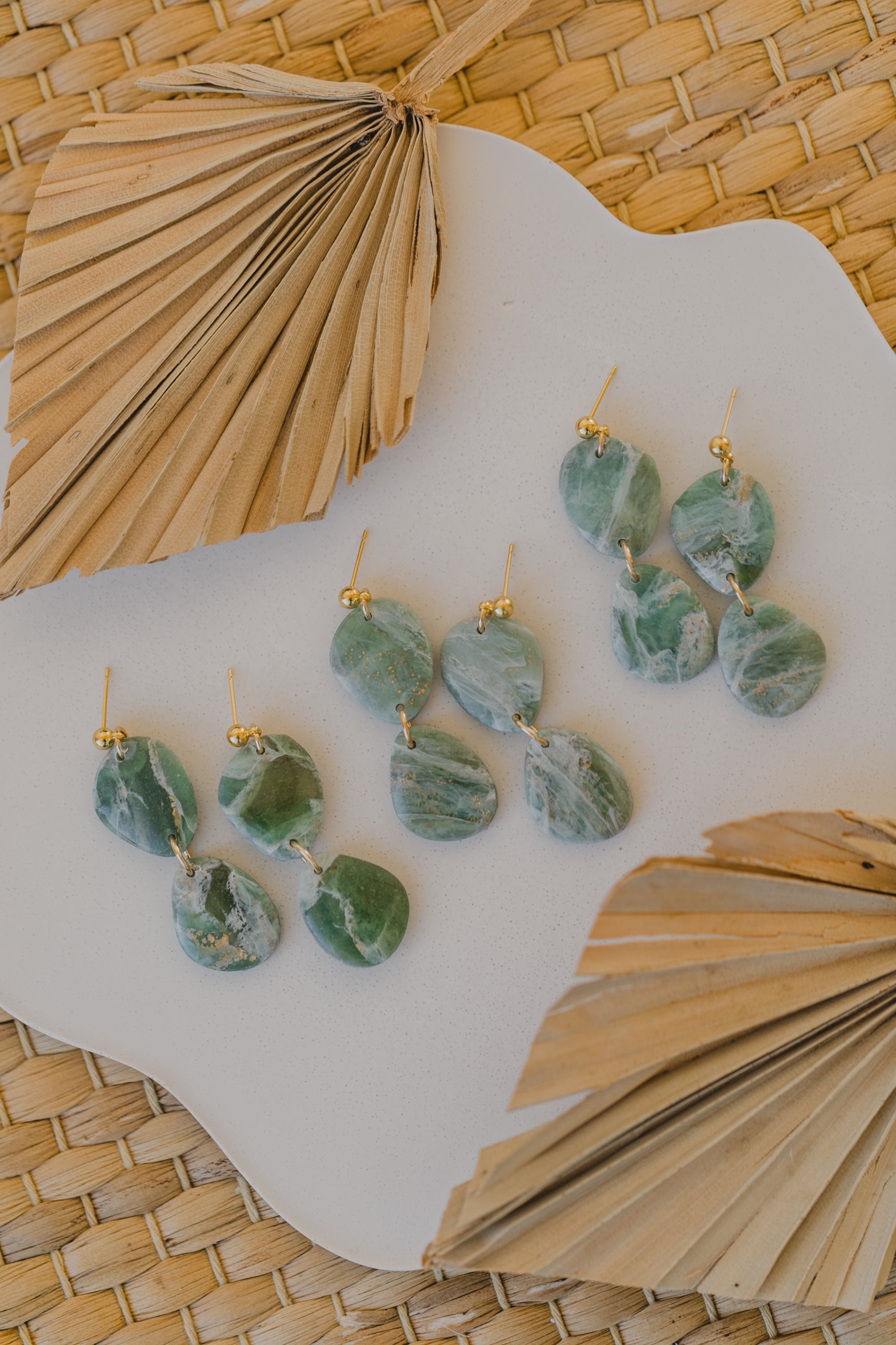 grüne ovale Polymer Ton Ohrringe mit Blattgold