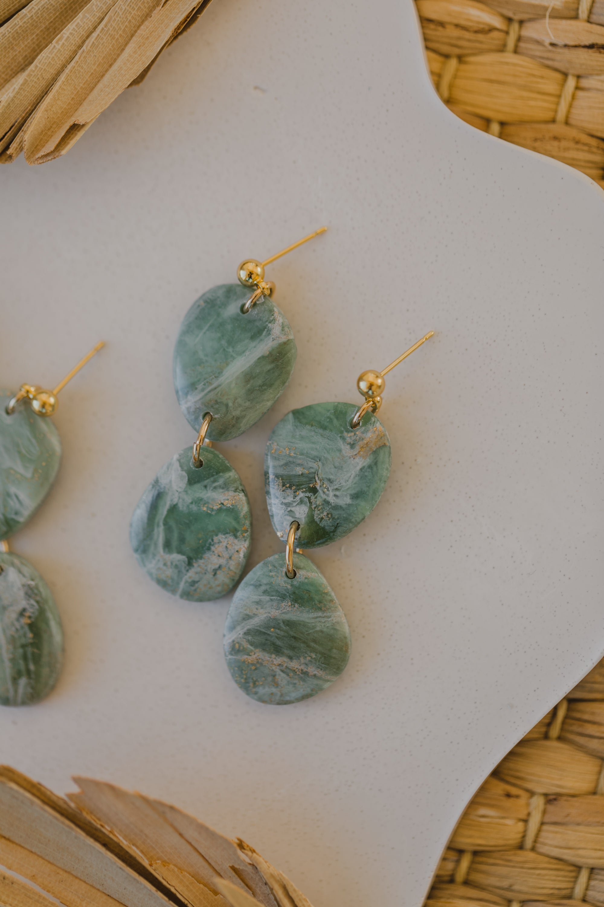 grüne ovale Polymer Ton Ohrringe mit Blattgold