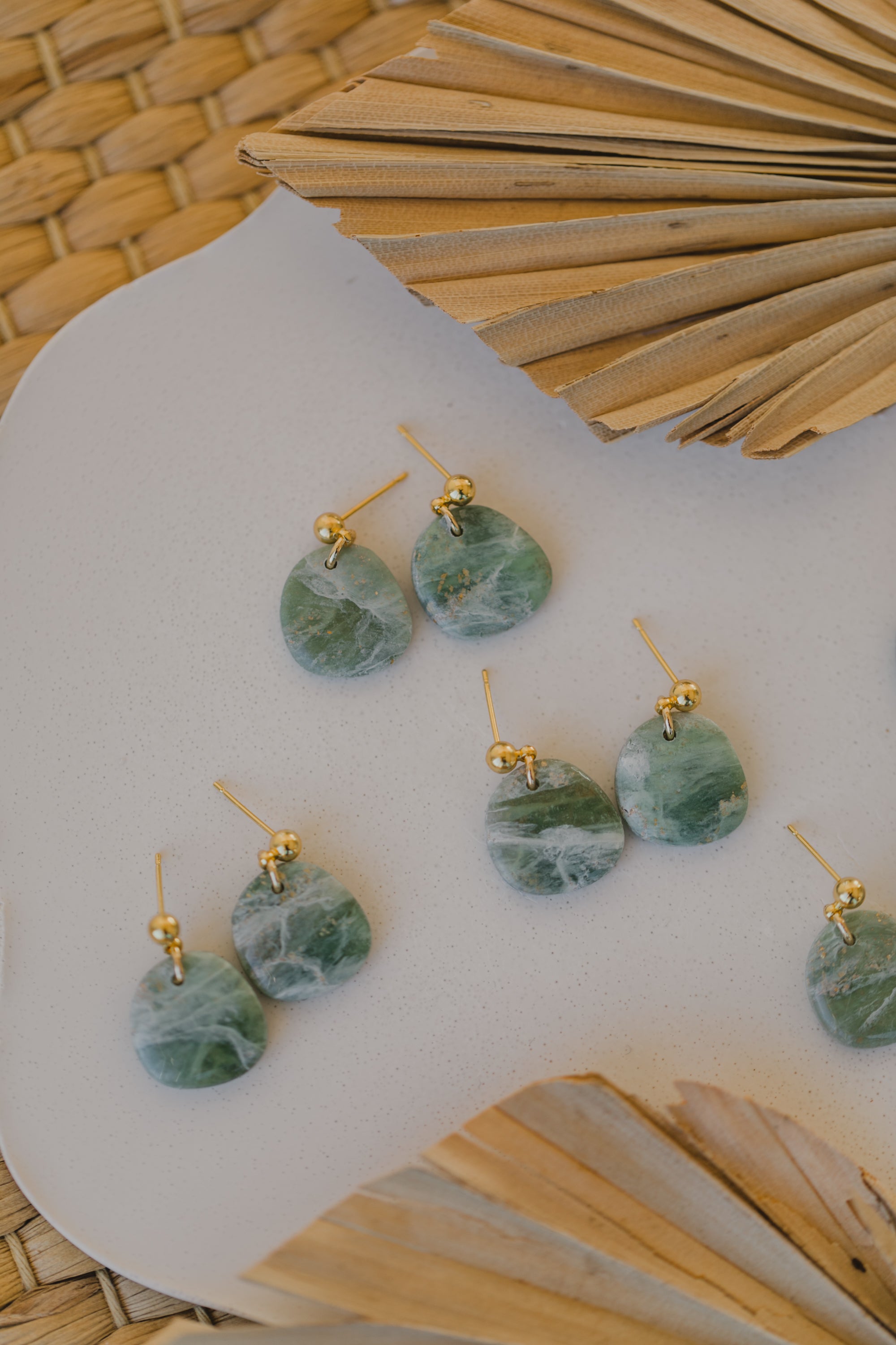 grüne ovale Polymer Ton Ohrringe mit Blattgold