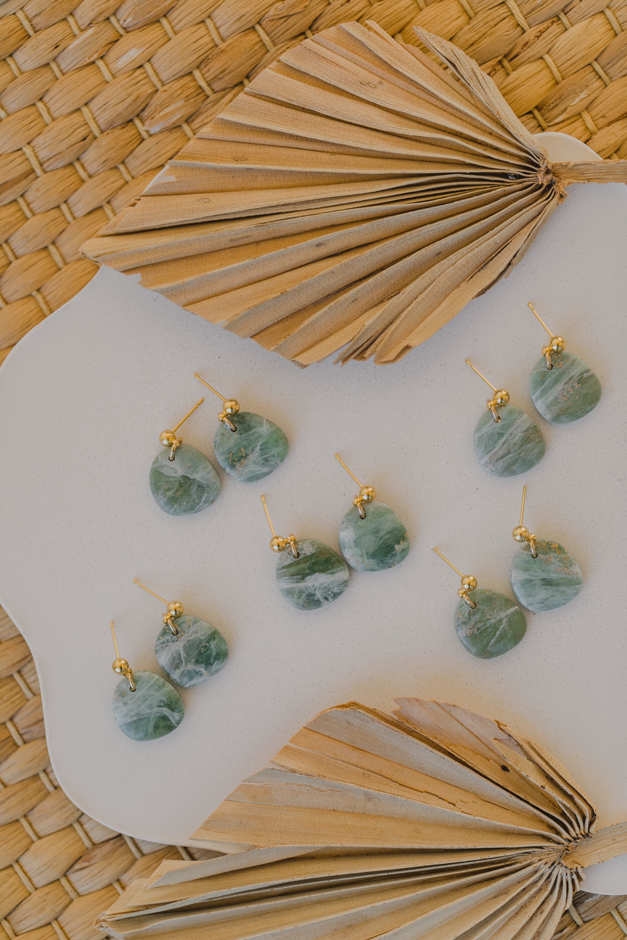 grüne ovale Polymer Ton Ohrringe mit Blattgold