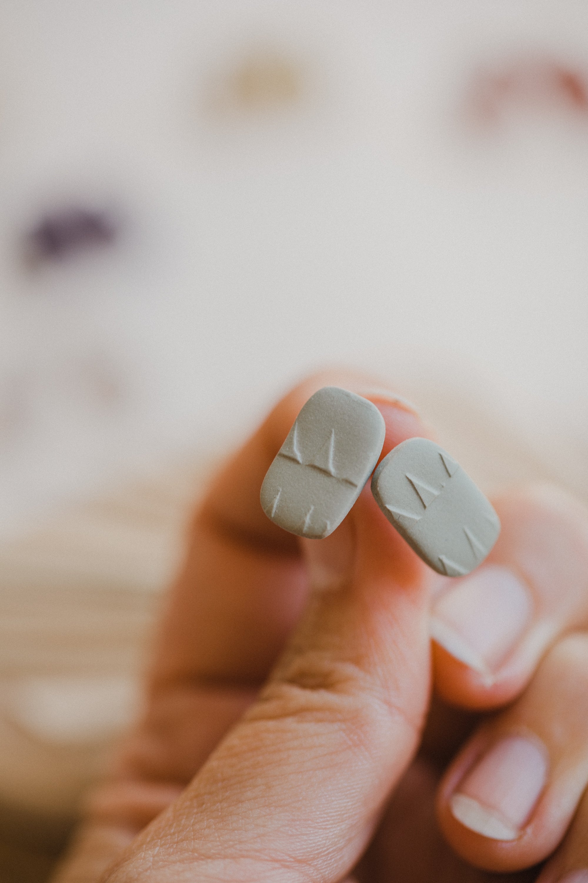 MARJA - small drop earrings gold