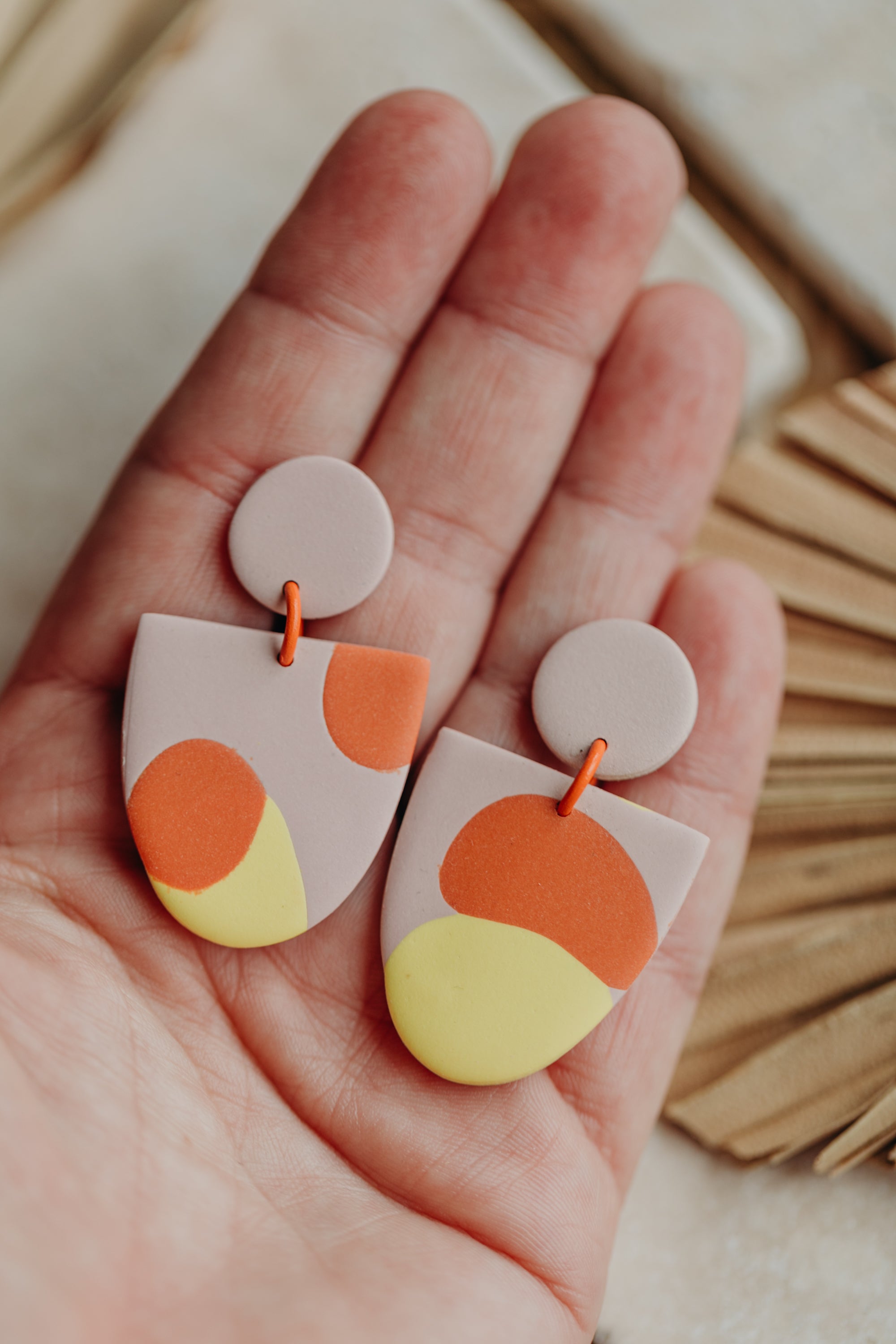 ORLA - große Statement Polymer Ton in Gelb, Rosa und Orange