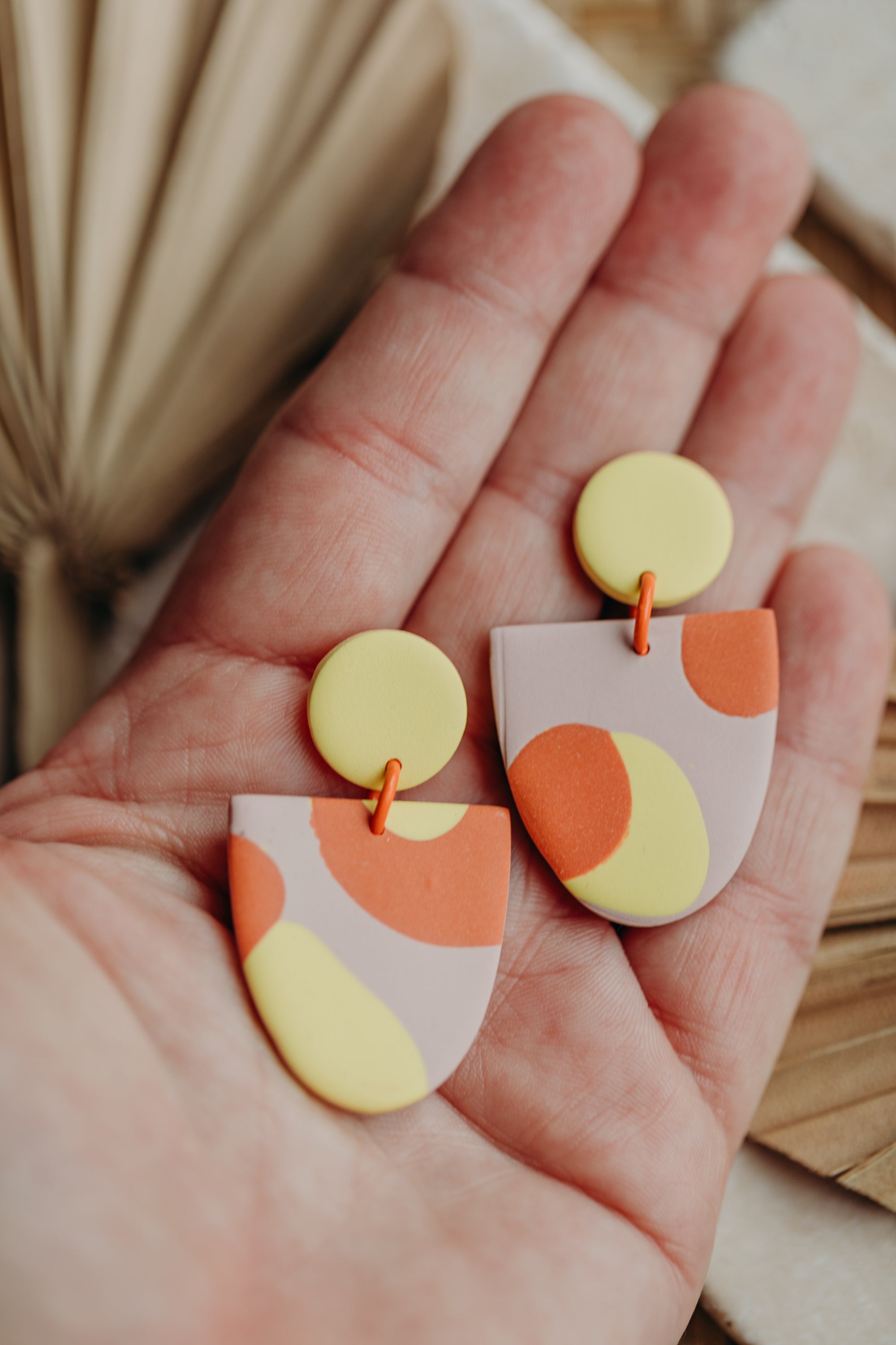 ORLA - große Statement Polymer Ton in Gelb, Rosa und Orange