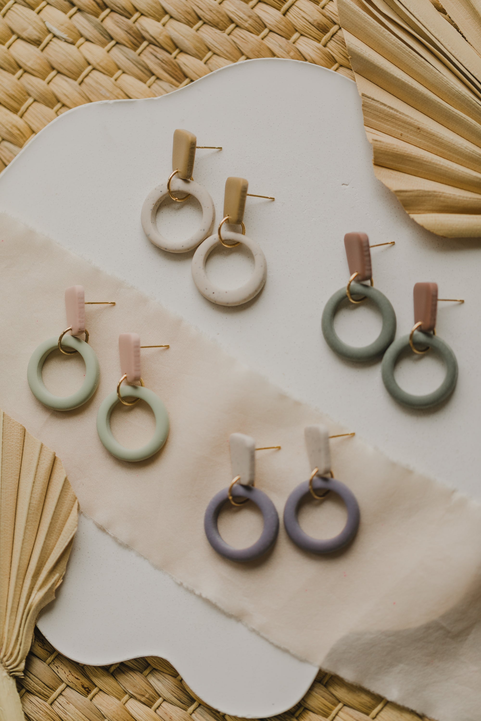 CALLIE - zweifarbige runde Polymer Ton Ohrringe