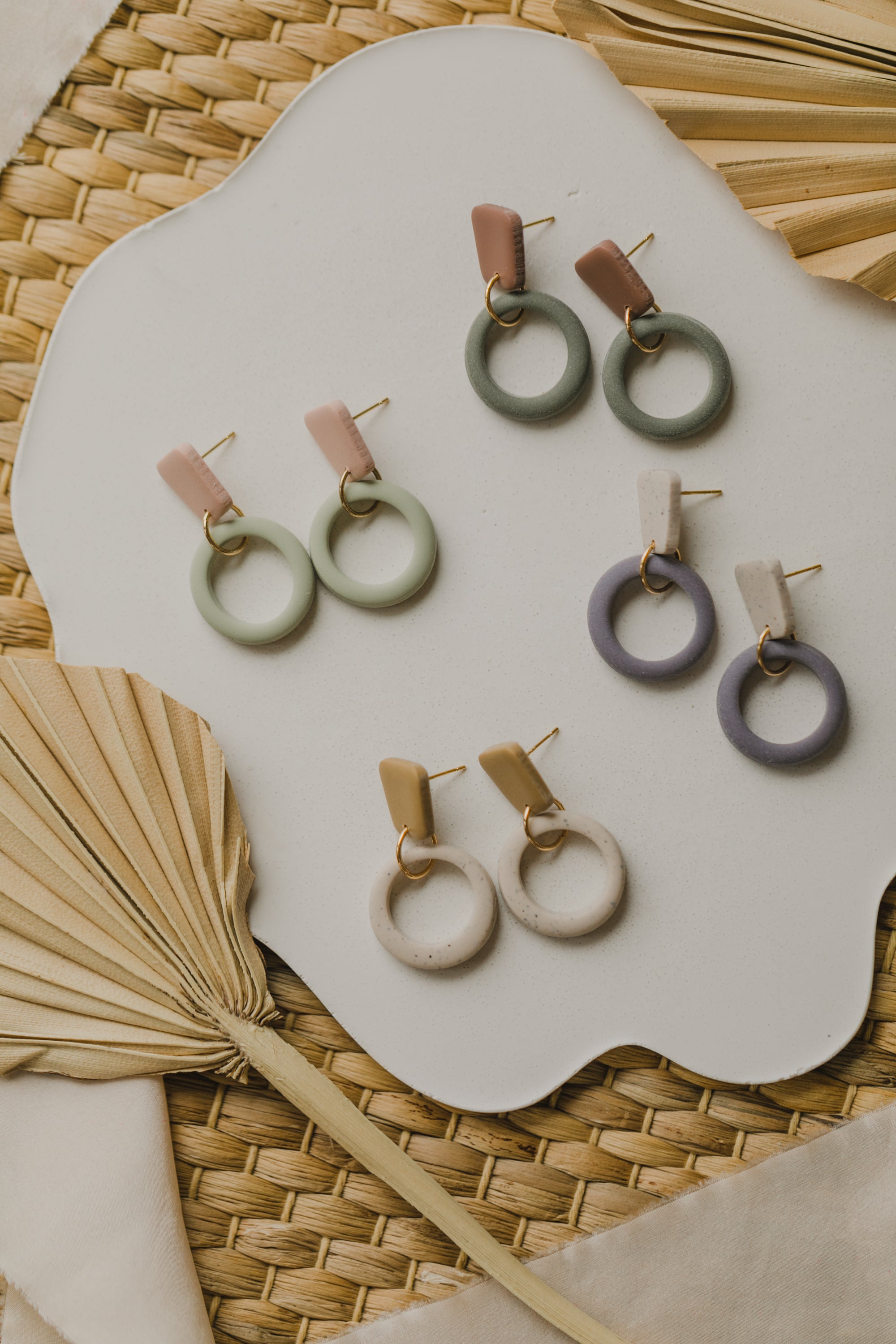 CALLIE - zweifarbige runde Polymer Ton Ohrringe