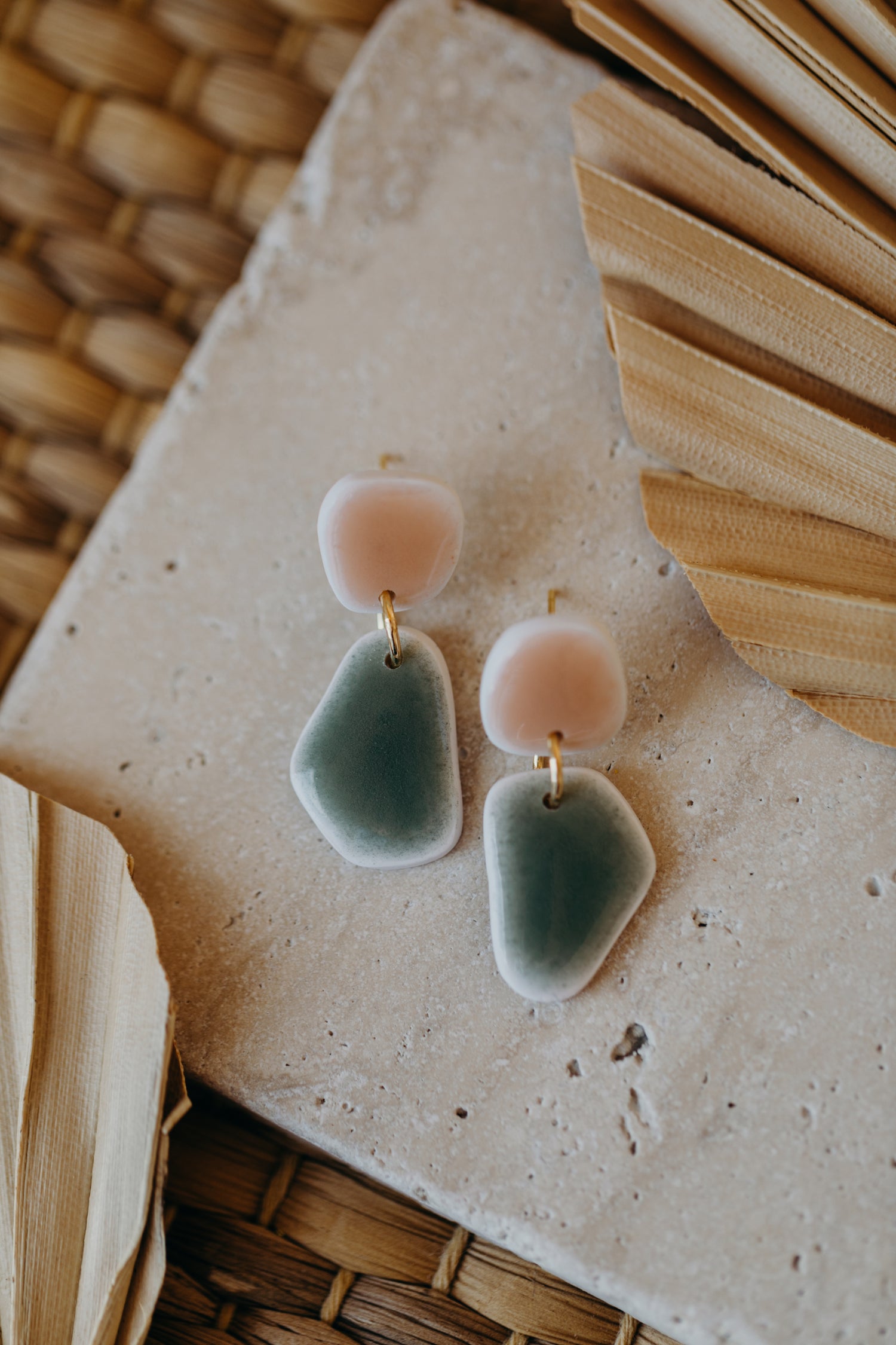 BENU - zweifarbige Polymer Ton Ohrringe Keramik Look