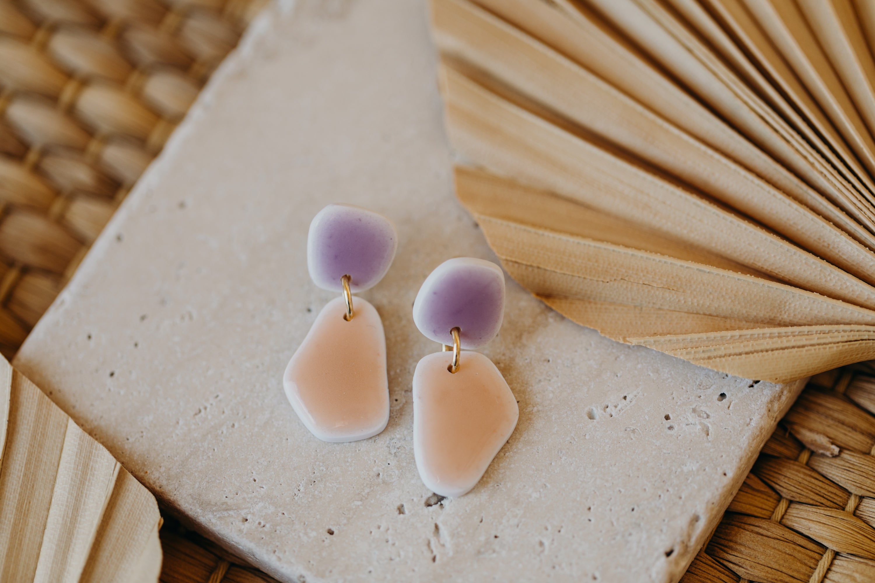 BENU - zweifarbige Polymer Ton Ohrringe Keramik Look