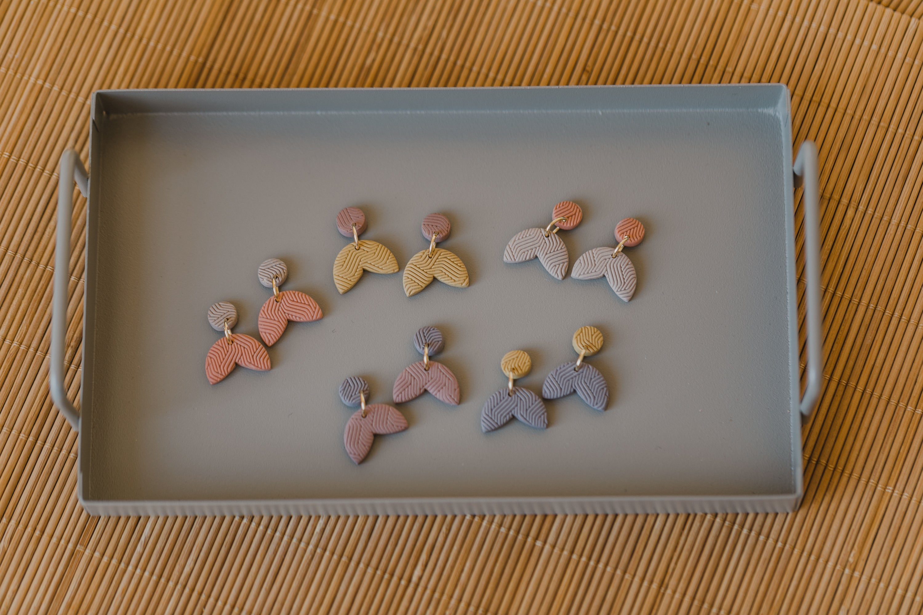 NOMI - small drop earrings in bright colors